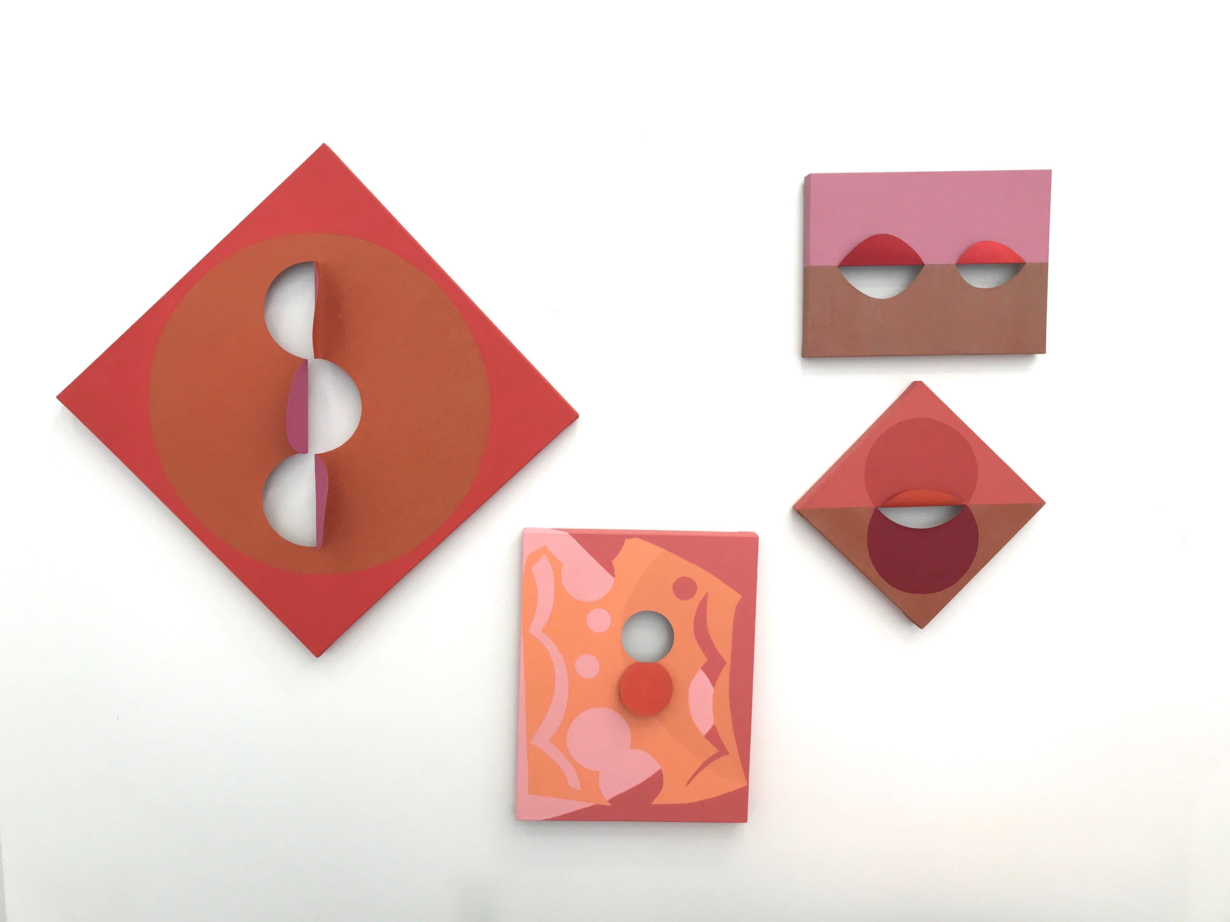 EQUIVALENCE 122 - Acryl auf geschliffenem Leinen - rosa abstraktes geometrisches Gemälde (Geometrische Abstraktion), Art, von Linda King Ferguson