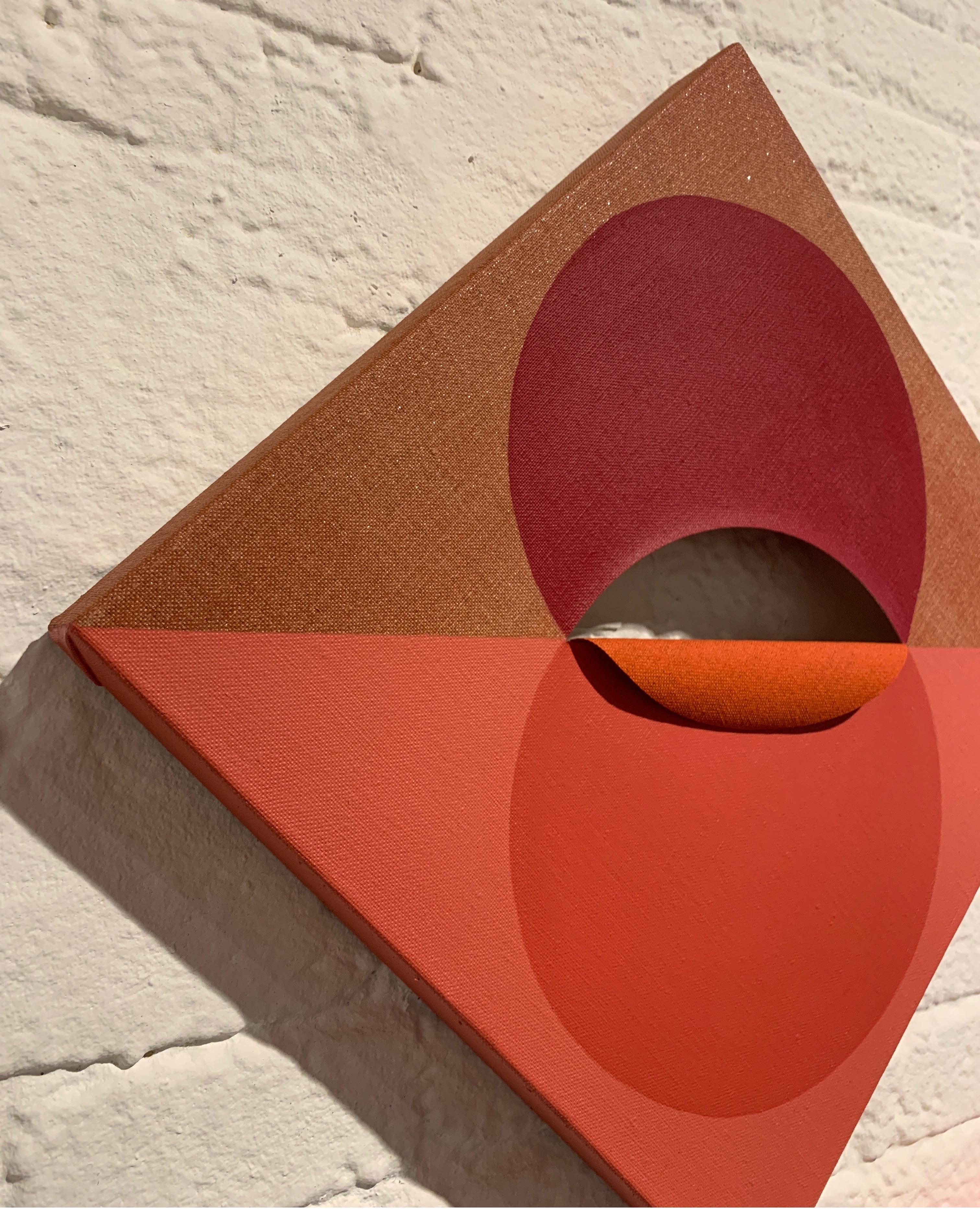EQUIVALENCE 92- Zinn und Acryl auf geschliffenem Leinen - Rotes abstraktes geometrisches Gemälde (Braun), Abstract Painting, von Linda King Ferguson