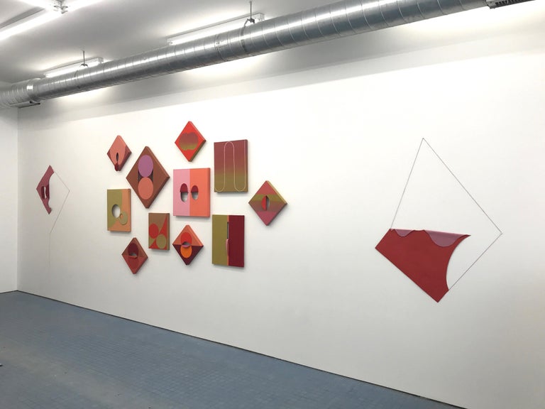 In this sculptural piece, Linda King Ferguson has cut a piece of linen canvas into a half-diamond shape, with an ellipsis cut-out close to the scalloped right edge. A red cotton thread completes the second half of the diamond shape, then hangs from