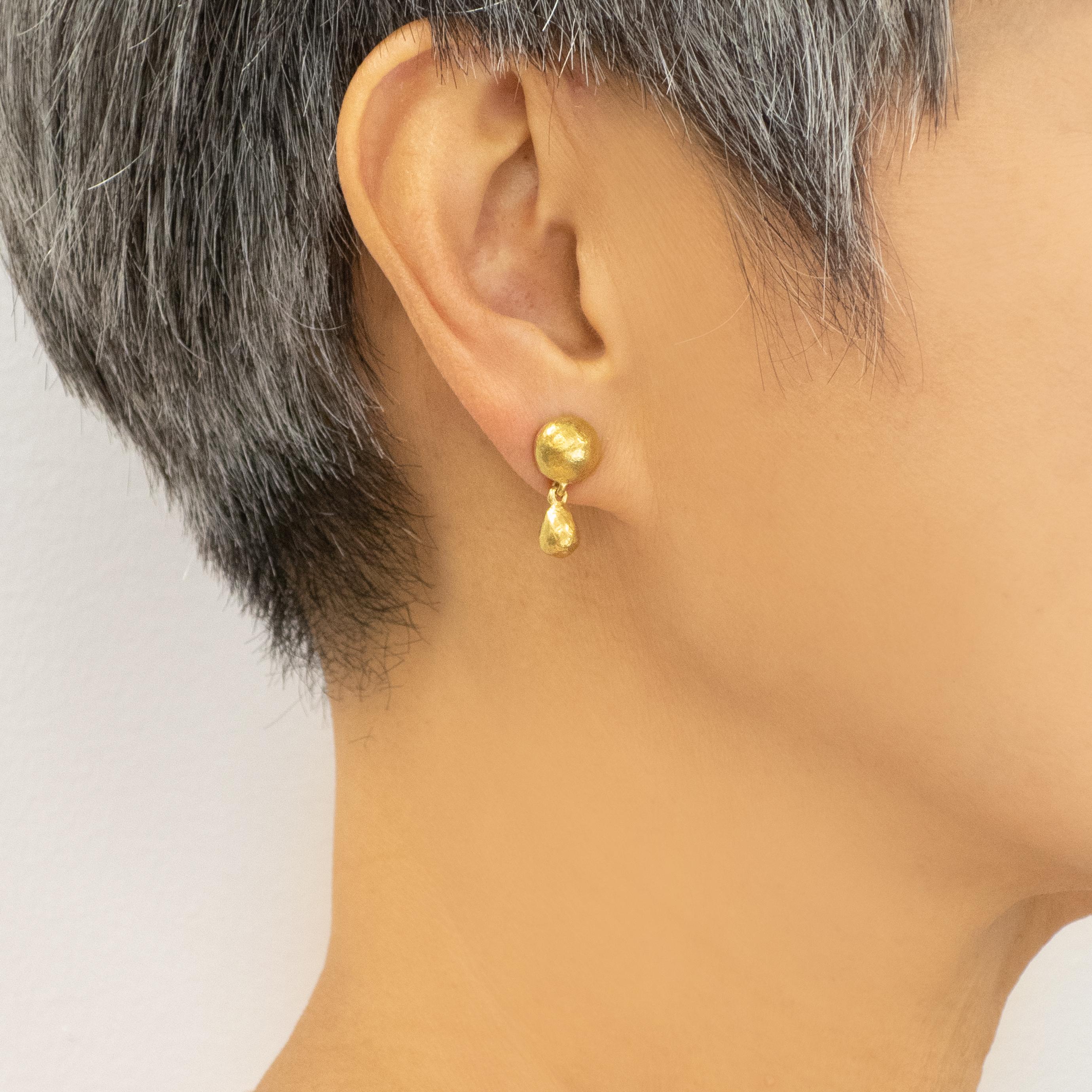 Linda Lee Johnson: 18 Karat Gelbgold Tropfenohrringe im Zustand „Hervorragend“ in New York, NY
