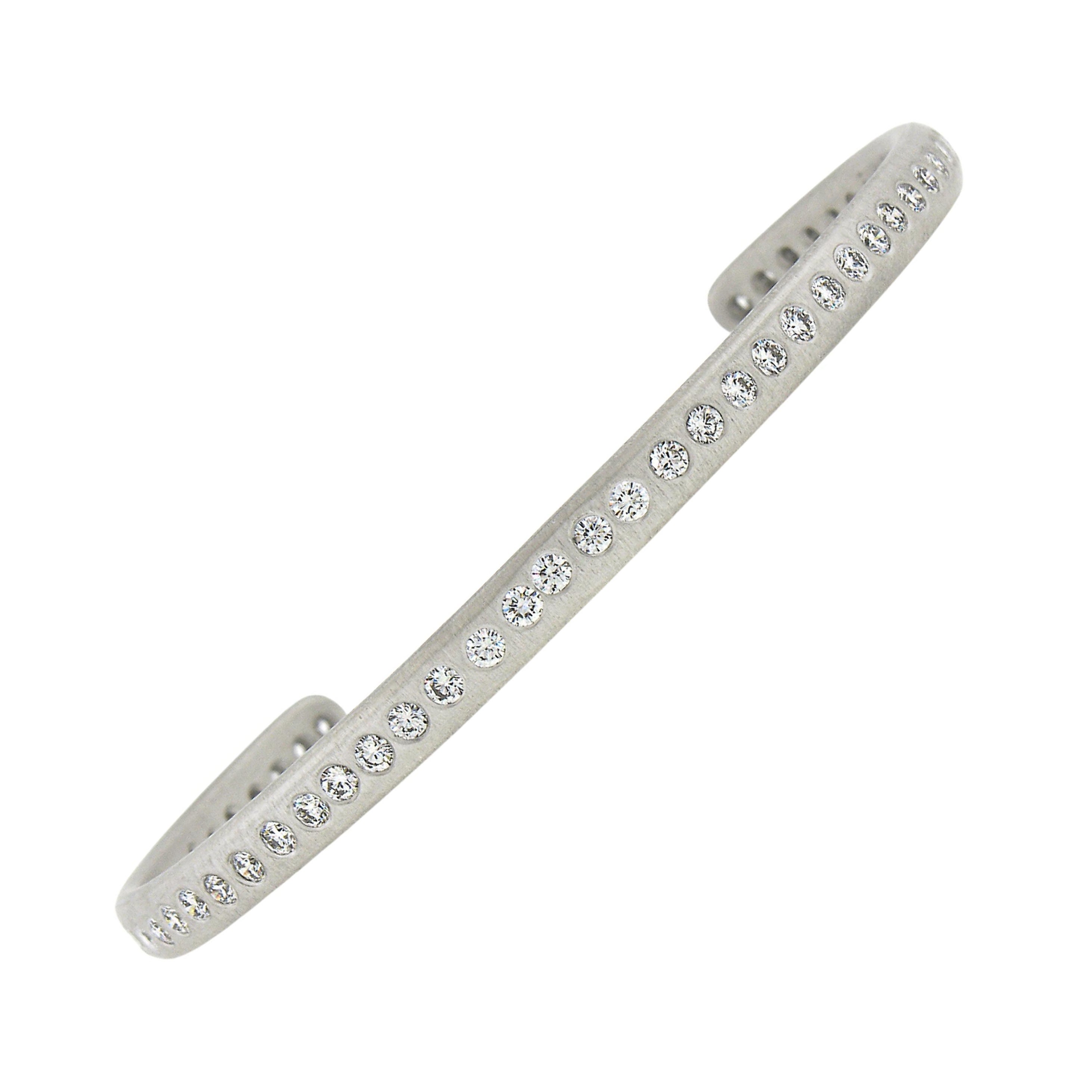 Linda Lee Johnson Platin Matte Finish Offene Manschettenarmband-Armreif mit Diamanten