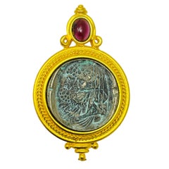LINDA LEVINSON signed vintage gold tone ancient coin designer pendant necklace