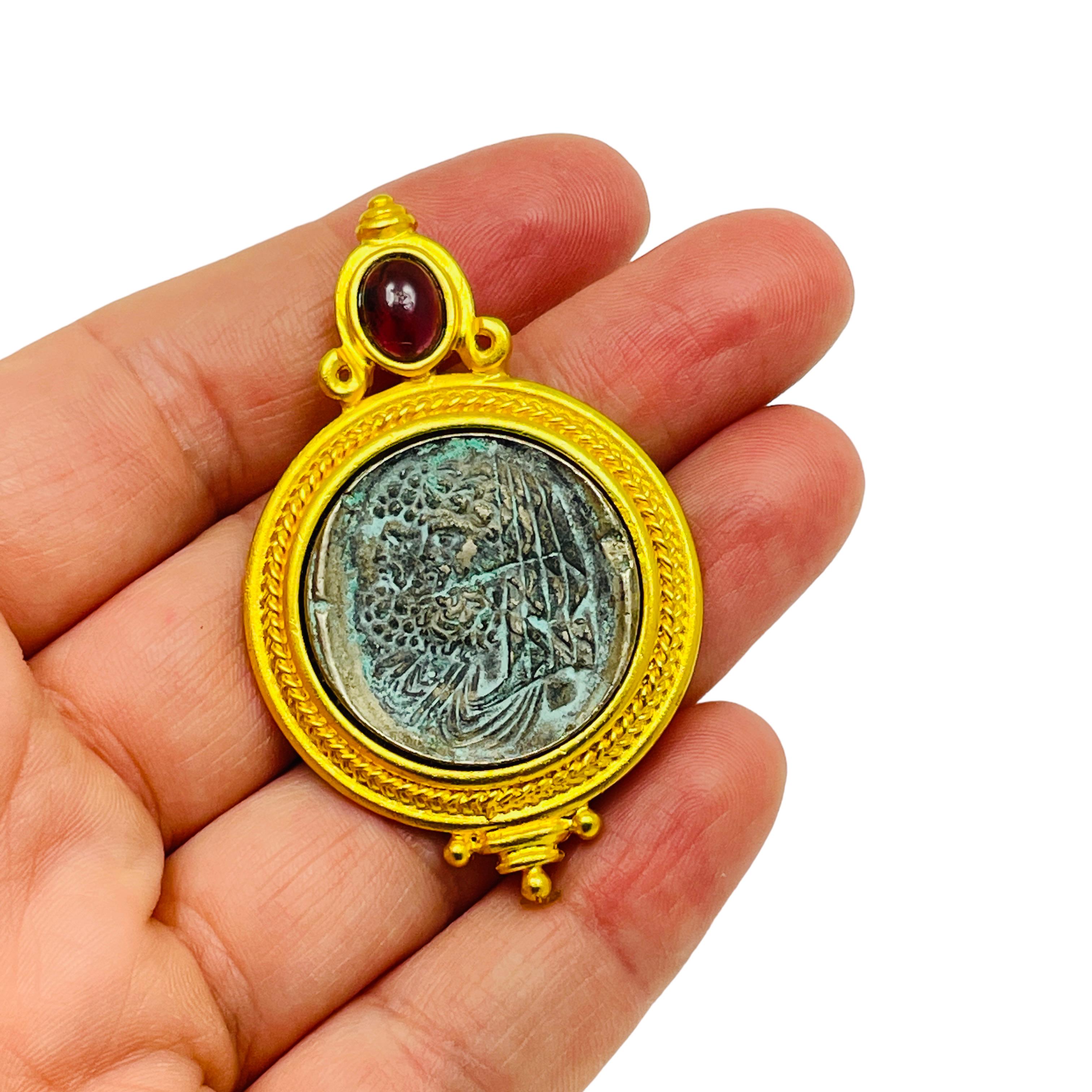 LINDA LEVINSON signiert Vintage Gold Ton antike Münze Designer Anhänger Halskette im Zustand „Gut“ im Angebot in Palos Hills, IL