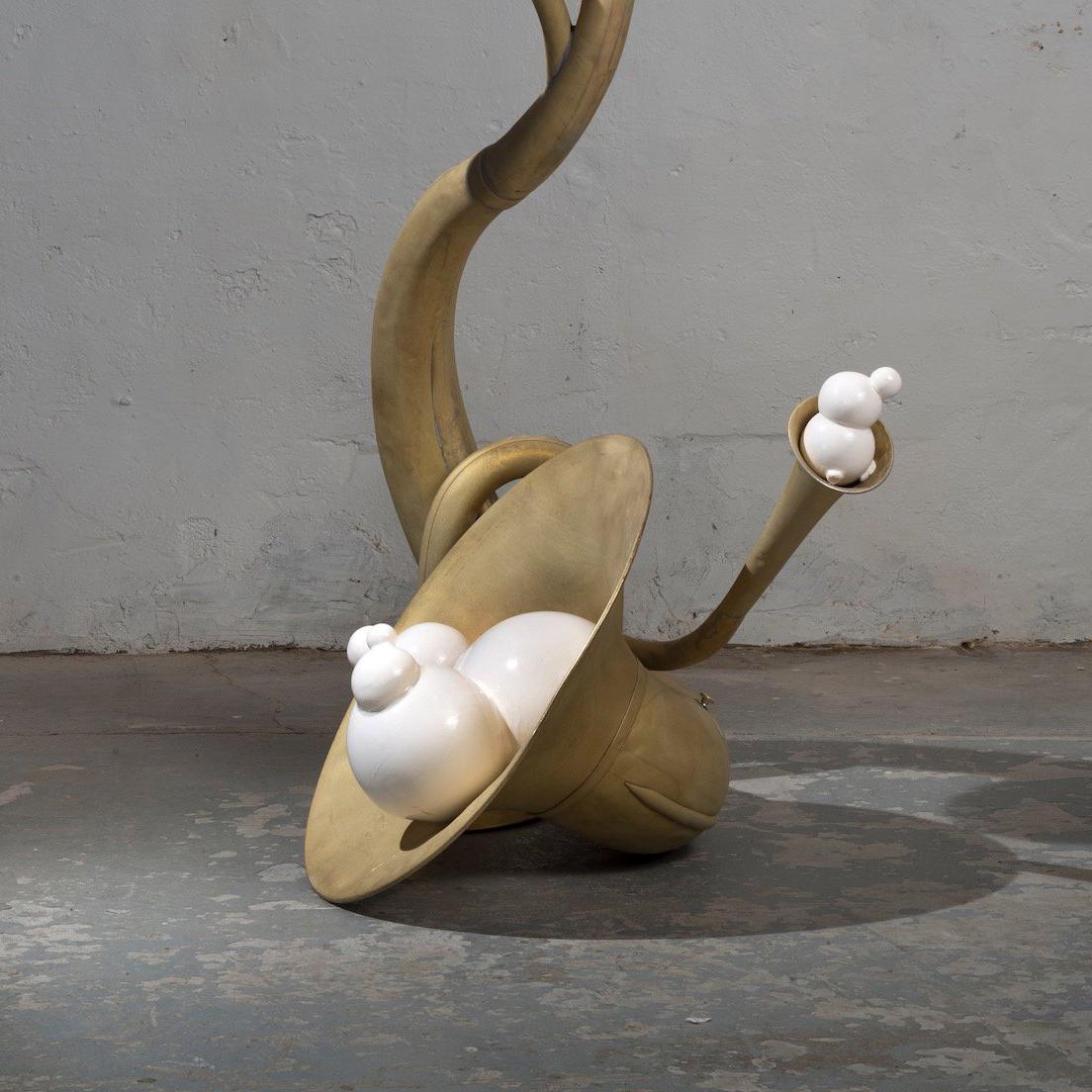 Mr. Green (Grau), Abstract Sculpture, von Linda Lighton