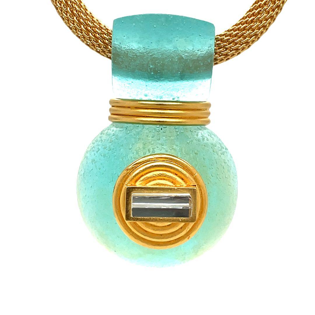 Contemporaneo Collana in vetro verde da collezione Linda Macneil Greene & Greene Serie MESH in vendita