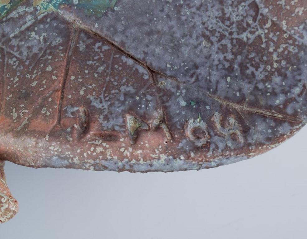 Linda Mathison, Svezia. A forma di foglia colossale  ciotola in ceramica. Data 2004 in vendita 1