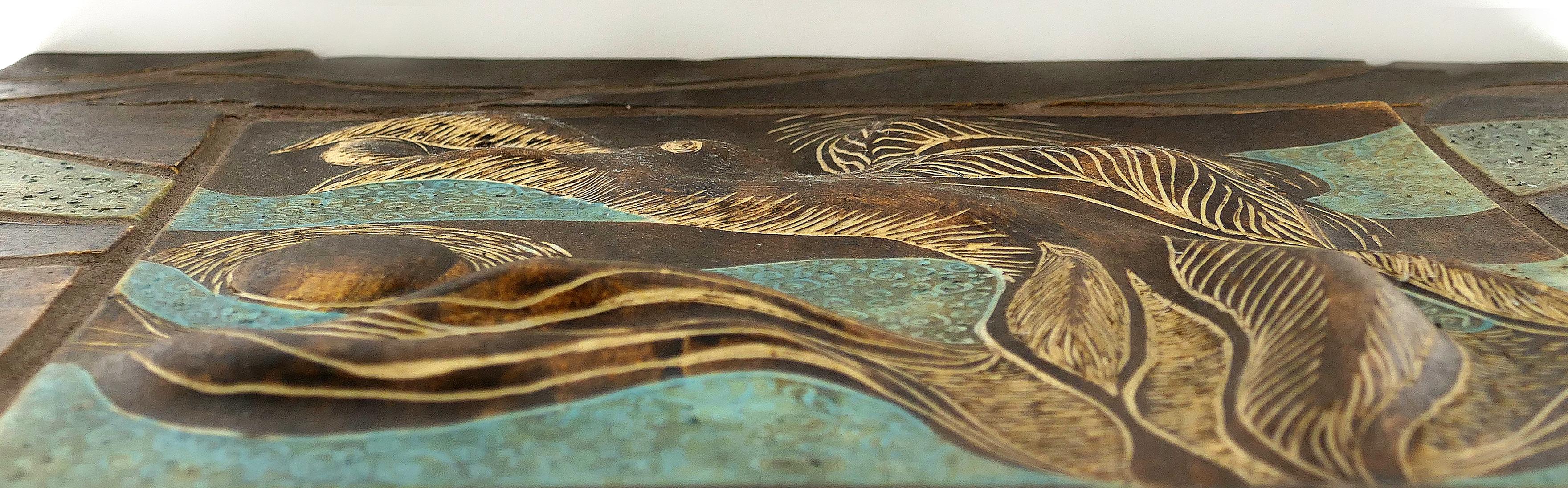 Targa in ceramica dell'artista californiana Linda Maxson raffigurante un uccello in vendita 1