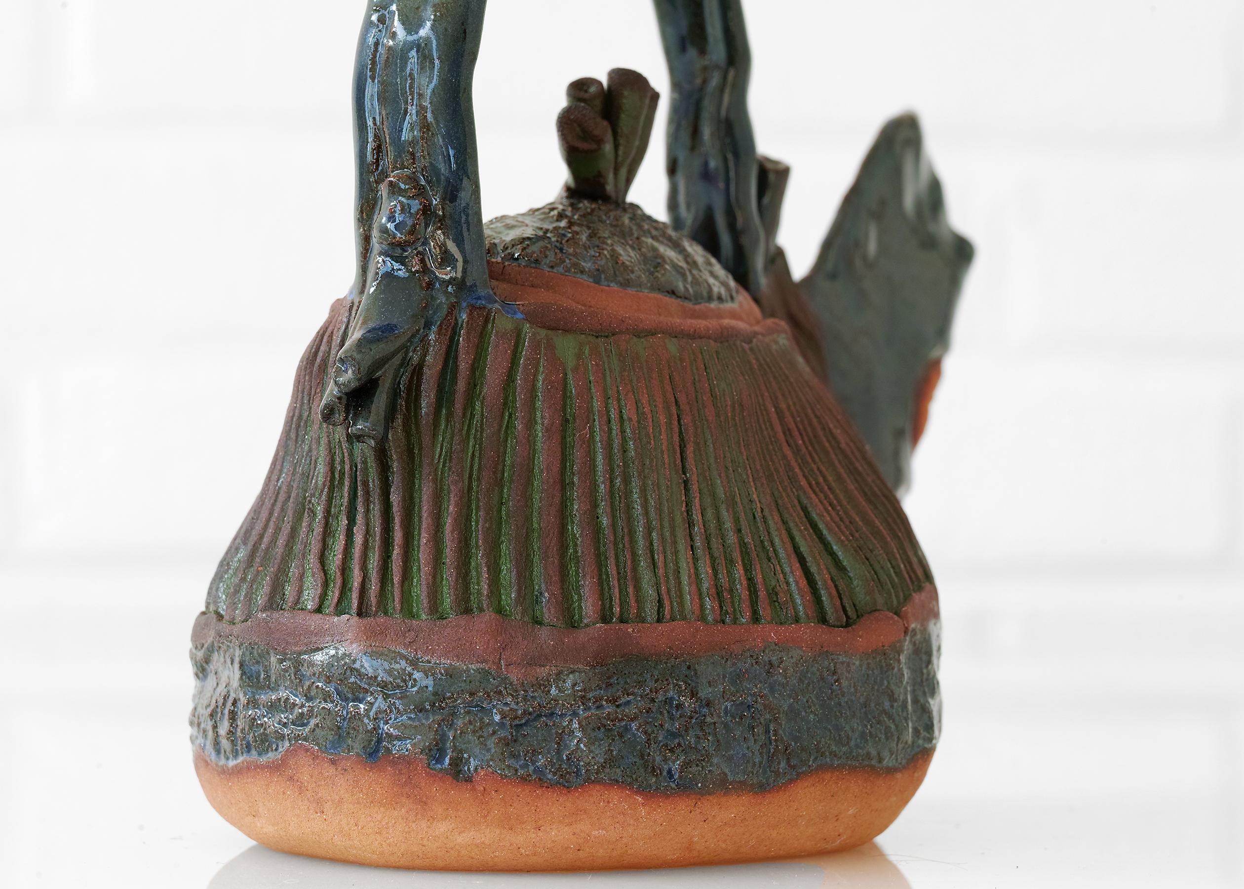 Linda Mosley Studio Pottery Teapot In Good Condition For Sale In Brooklyn, NY