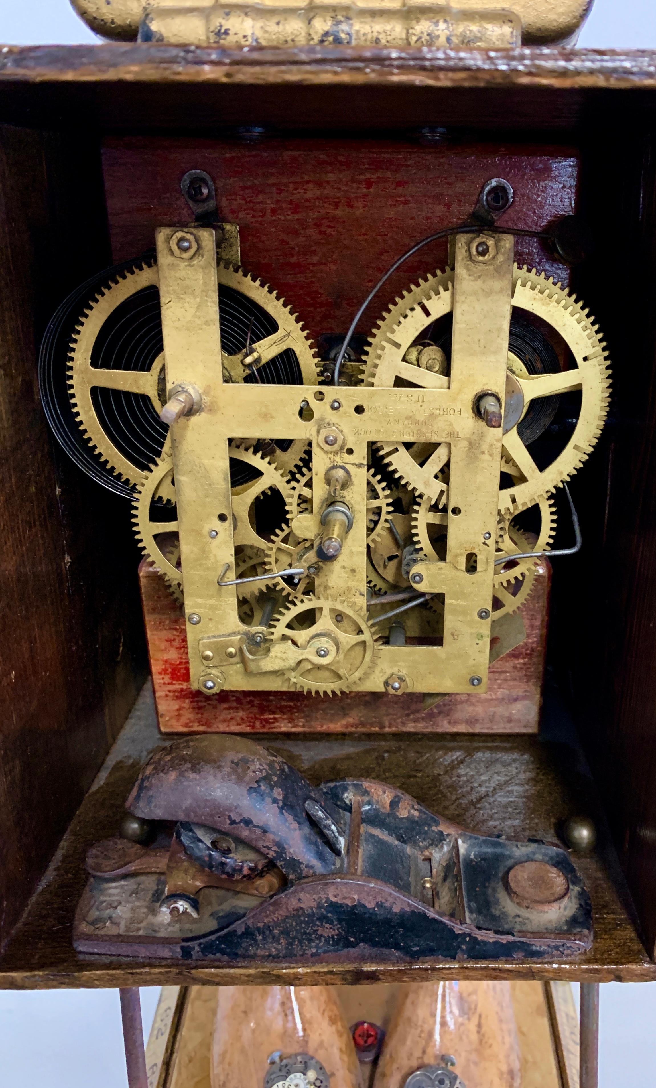 20ième siècle Sculpture d'artisanat d'art populaire « Time to Make something » de Linda Semple en vente