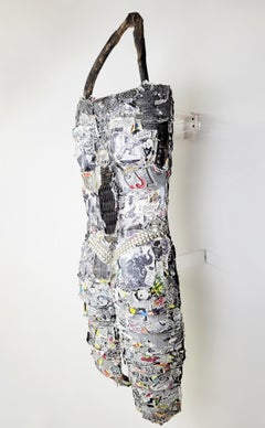 Knight de sécurité 646 - Sculpture d'armure contemporaine en techniques mixtes