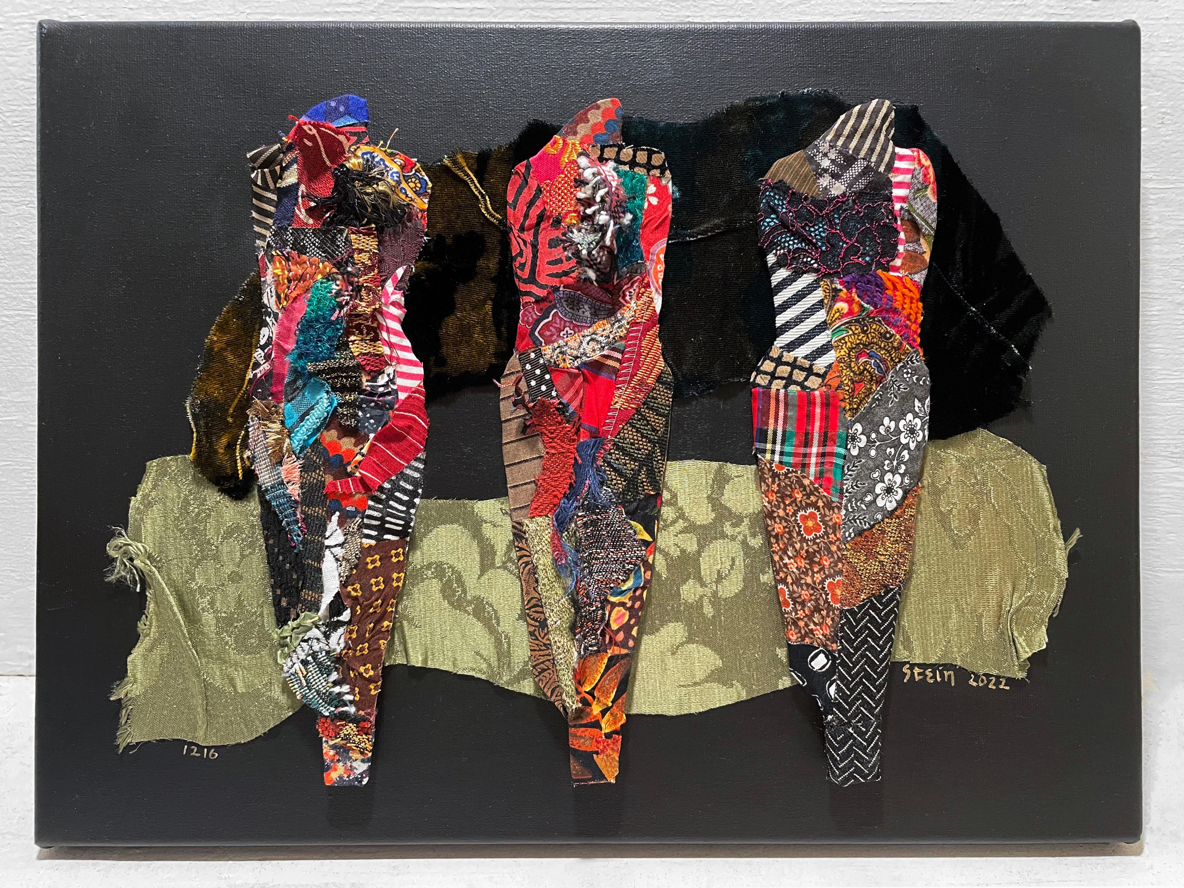 Linda Stein, 1216 - Contemporary Art 3D Mixed Media Fabric Sculptural Collage

Linda Stein begann ihre Knights of Protection-Serie, nachdem sie nach dem 11. September 2001 gezwungen war, ihr Studio in Downtown New York für ein Jahr zu räumen.  Die