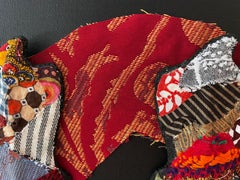 Linda Stein, 1217 - Collage scultoreo d'arte contemporanea in 3D a tecnica mista su tessuto