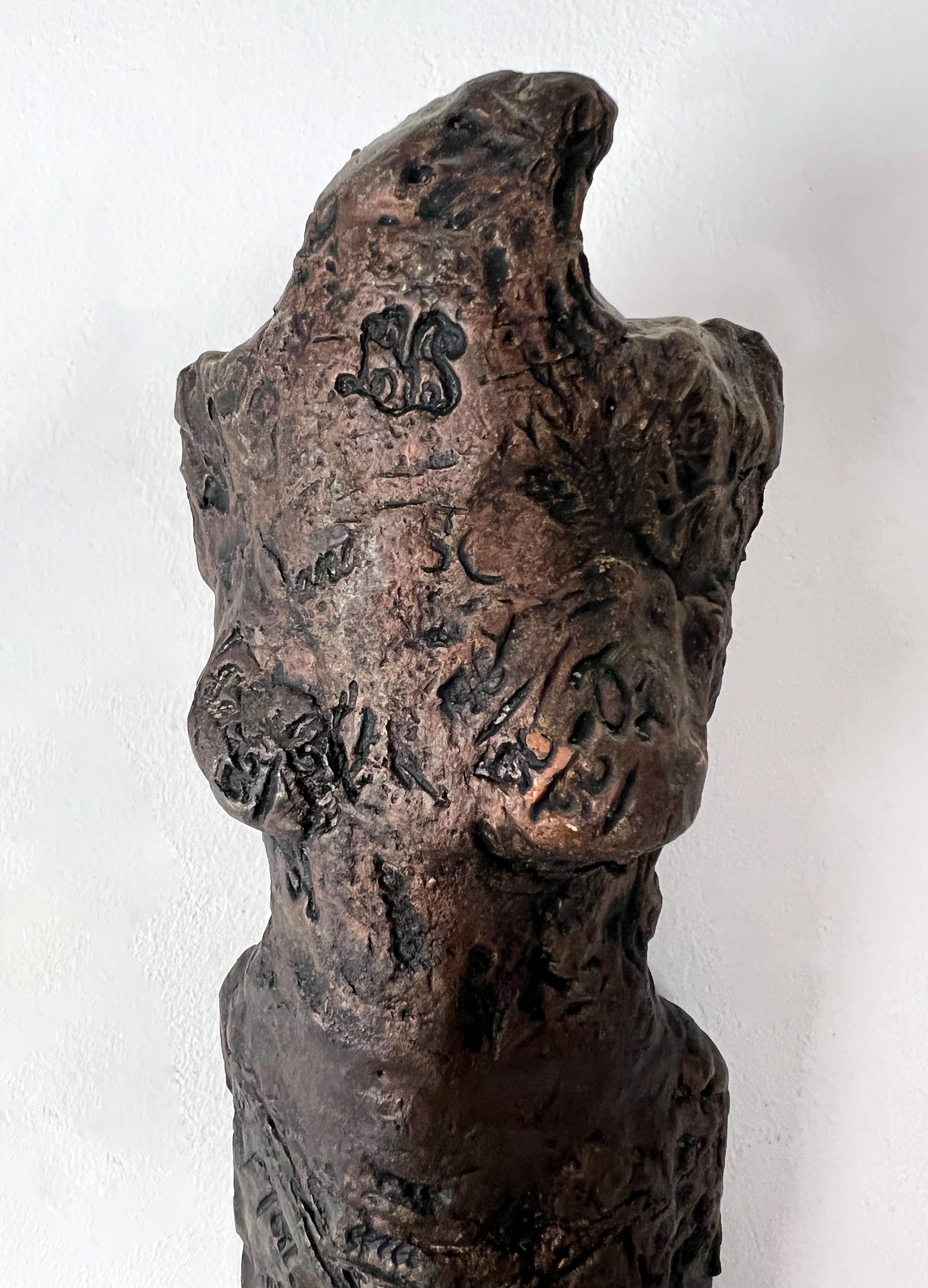 Amerikanische zeitgenössische keramische Skulptur - Linda Stein, Forest Knight 611 im Angebot 2