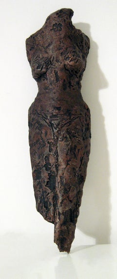 Amerikanische zeitgenössische keramische Skulptur - Linda Stein, Forest Knight 611