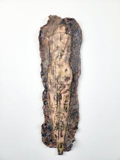 Sculpture en céramique contemporaine américaine - Linda Stein, Knight Embedded 534 