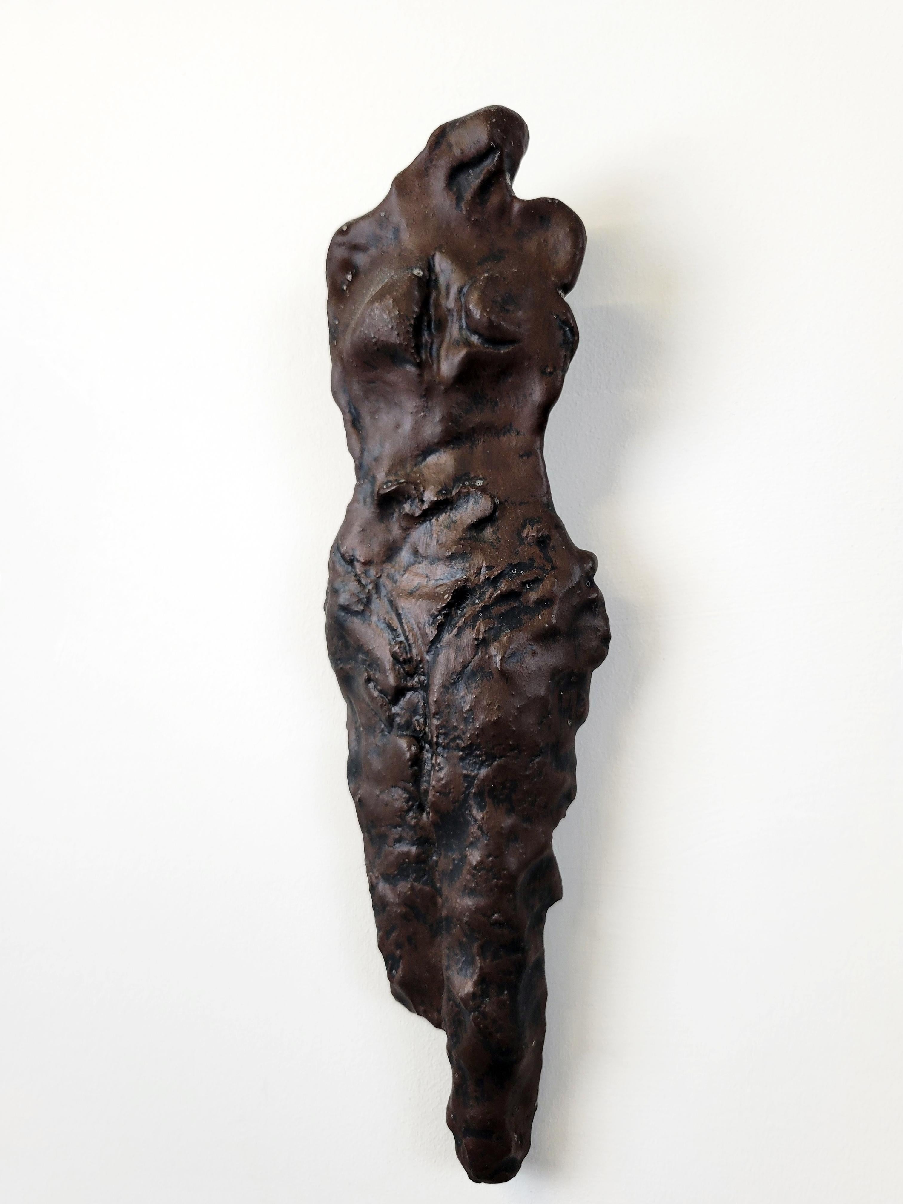 Amerikanische zeitgenössische Keramik-Skulptur – Linda Stein, Ritter des Glanzes 677 im Angebot 1