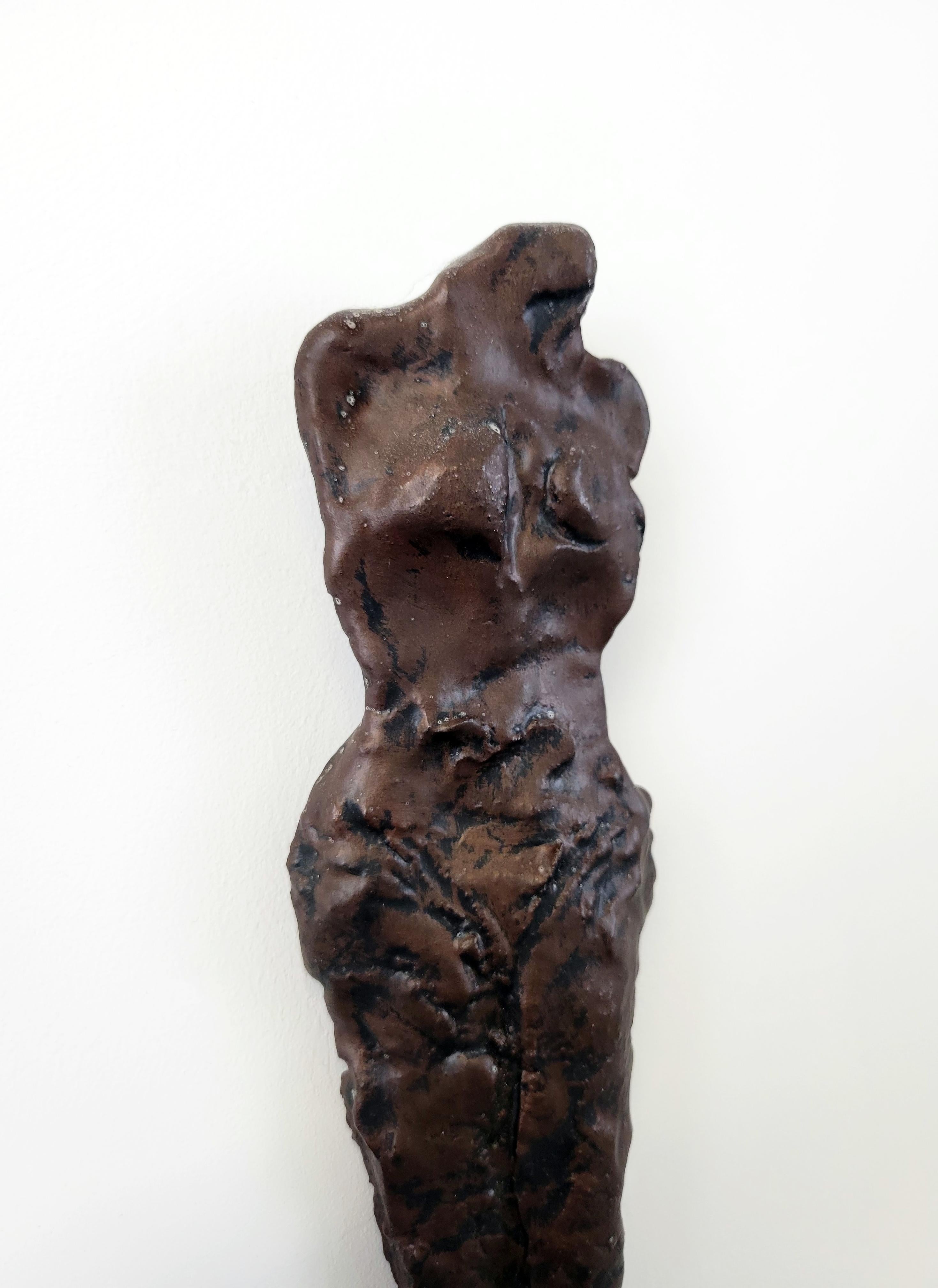Amerikanische zeitgenössische Keramik-Skulptur – Linda Stein, Ritter des Glanzes 677 im Angebot 2