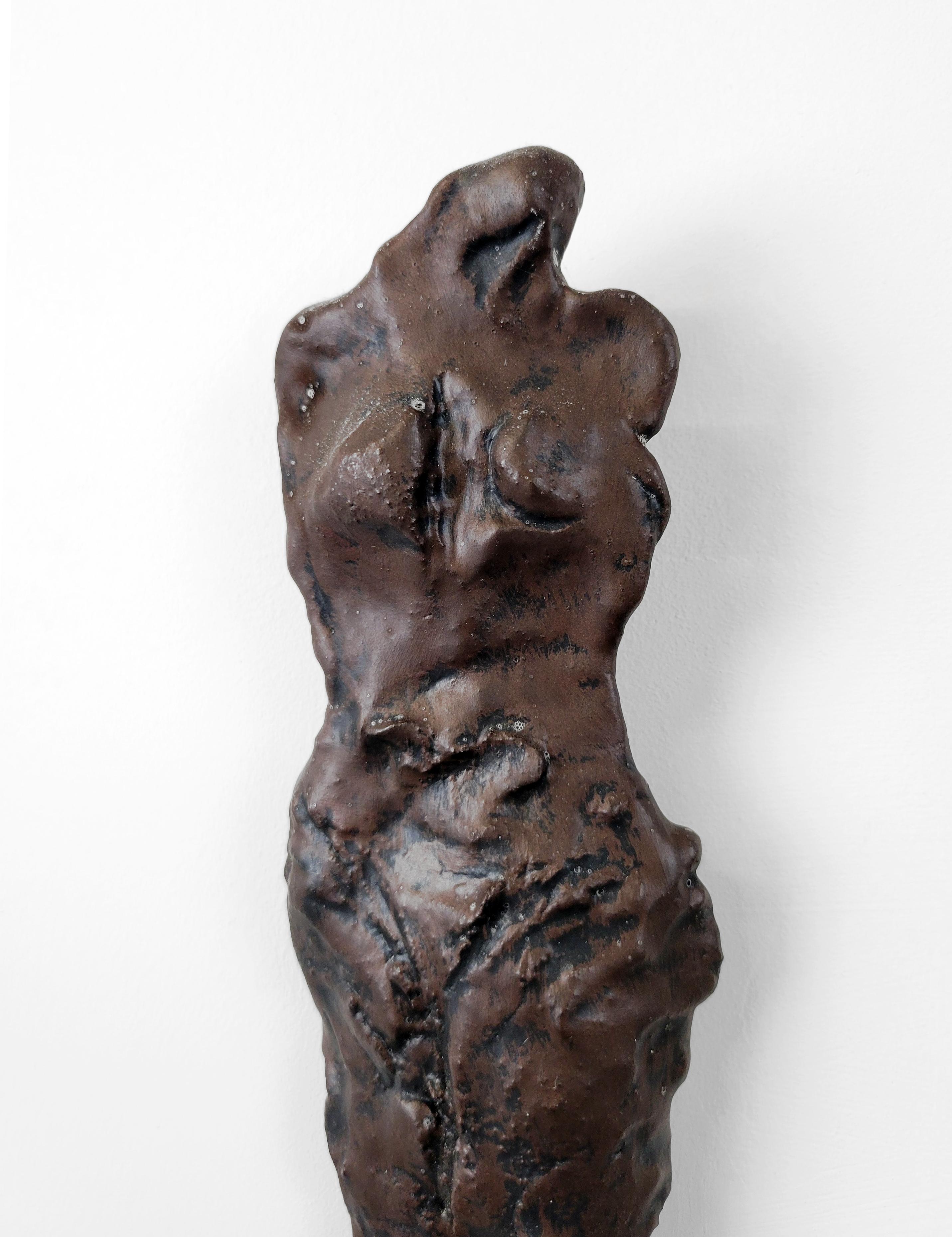 Amerikanische zeitgenössische Keramik-Skulptur – Linda Stein, Ritter des Glanzes 677 im Angebot 4