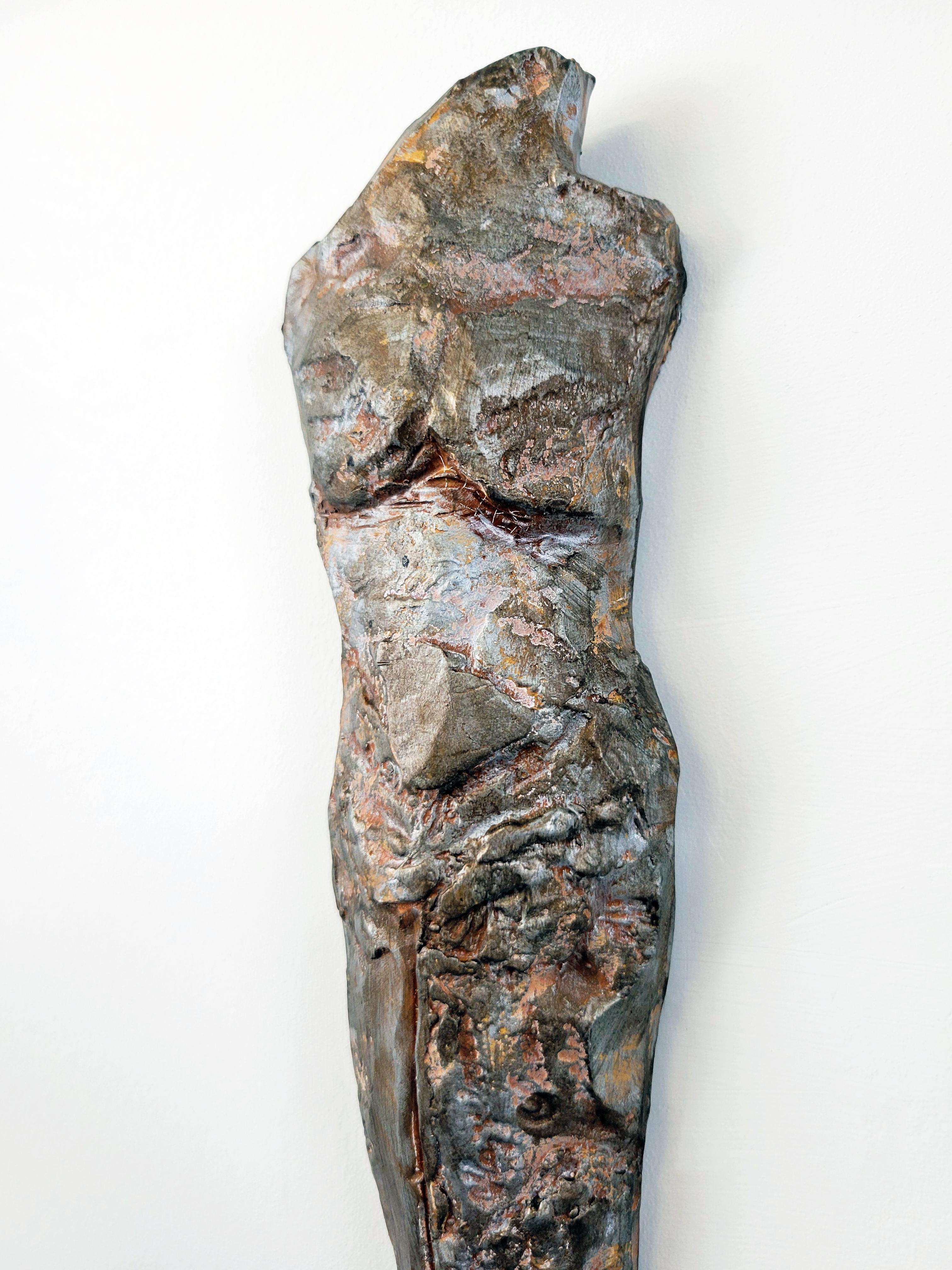 Amerikanische Contemporary Ceramic Sculpture - Linda Stein, Questioning Knight 237 im Angebot 2