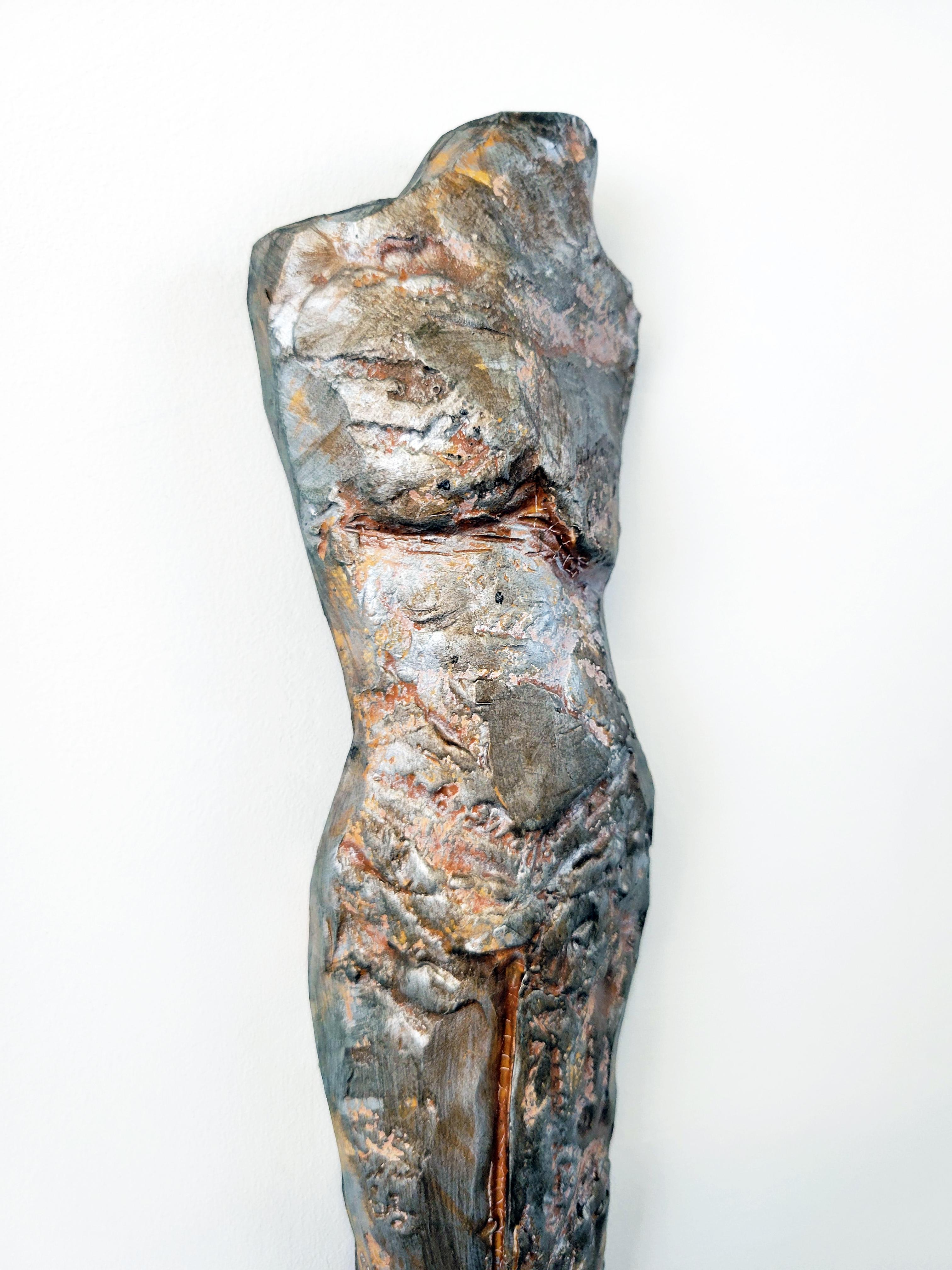 Amerikanische Contemporary Ceramic Sculpture - Linda Stein, Questioning Knight 237 im Angebot 4
