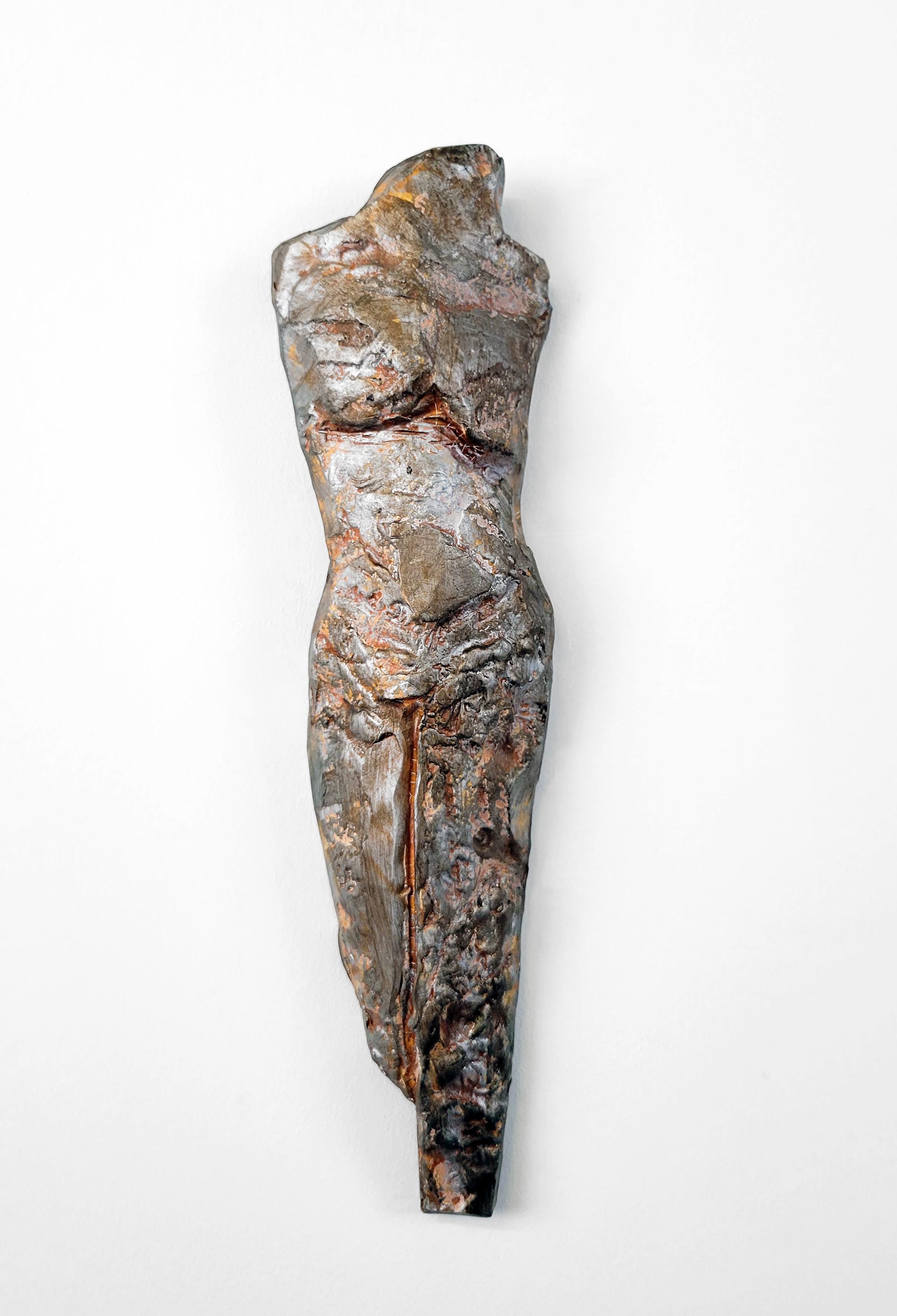 Diese Skulptur aus der Serie "Knights of Protection" von Linda Stein fungiert sowohl als Verteidiger im Kampf als auch als Symbol des Pazifismus.  

Steins Werke befinden sich in mehr als 25 ständigen Sammlungen von Museen, darunter das Crystal