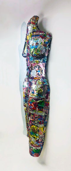 Linda Stein Bold Quest – zeitgenössische farbenfrohe Mixed-Media-Skulptur einer Wunderfrau