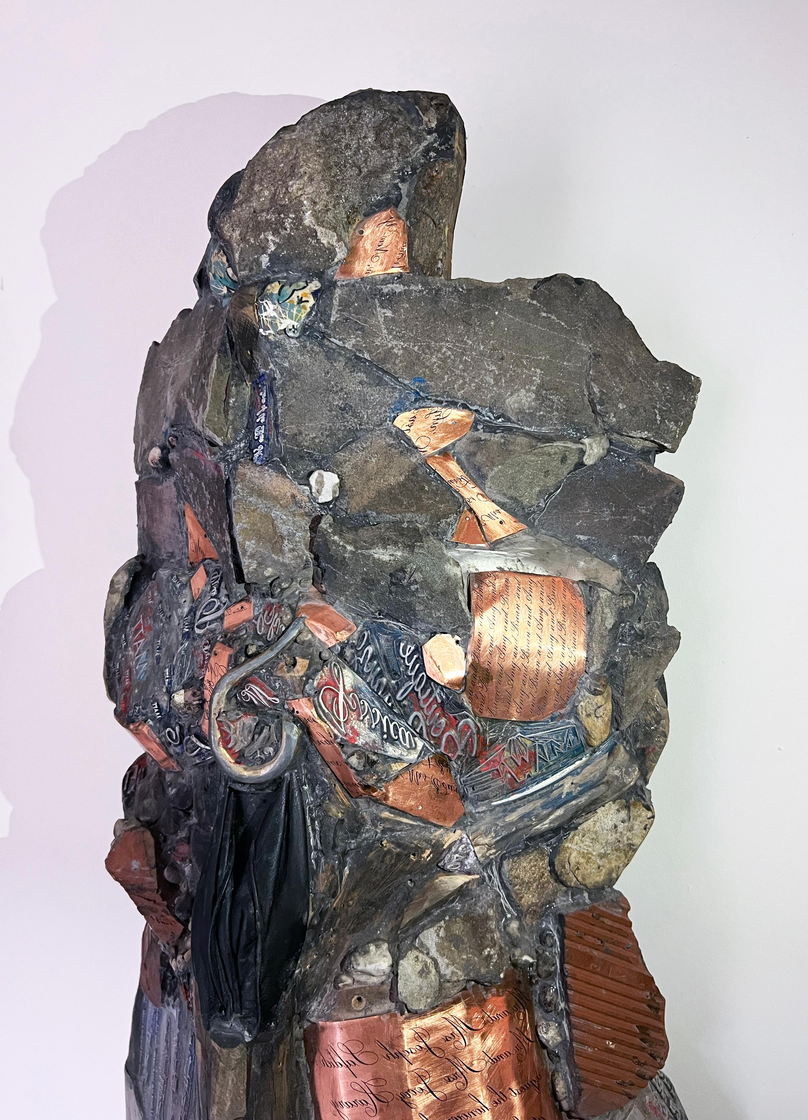 Amerikanische zeitgenössische Mixed Media-Skulptur der amerikanischen Künstlerin Linda Stein, Knight of Promise 558 im Angebot 2