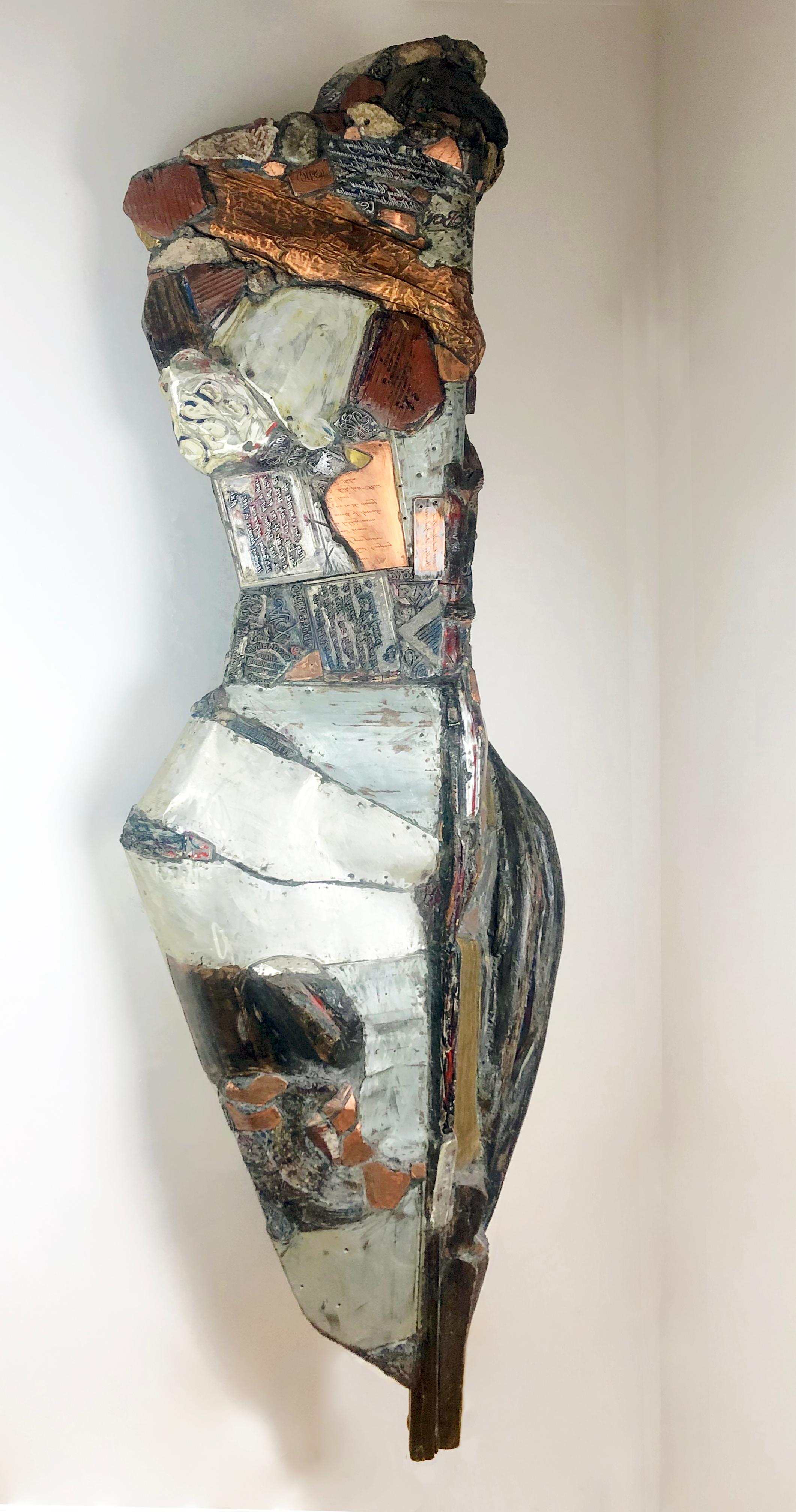 Linda Stein, Knight of Tomorrow 542 – Zeitgenössische Metallsteinholz-Skulptur im Angebot 1