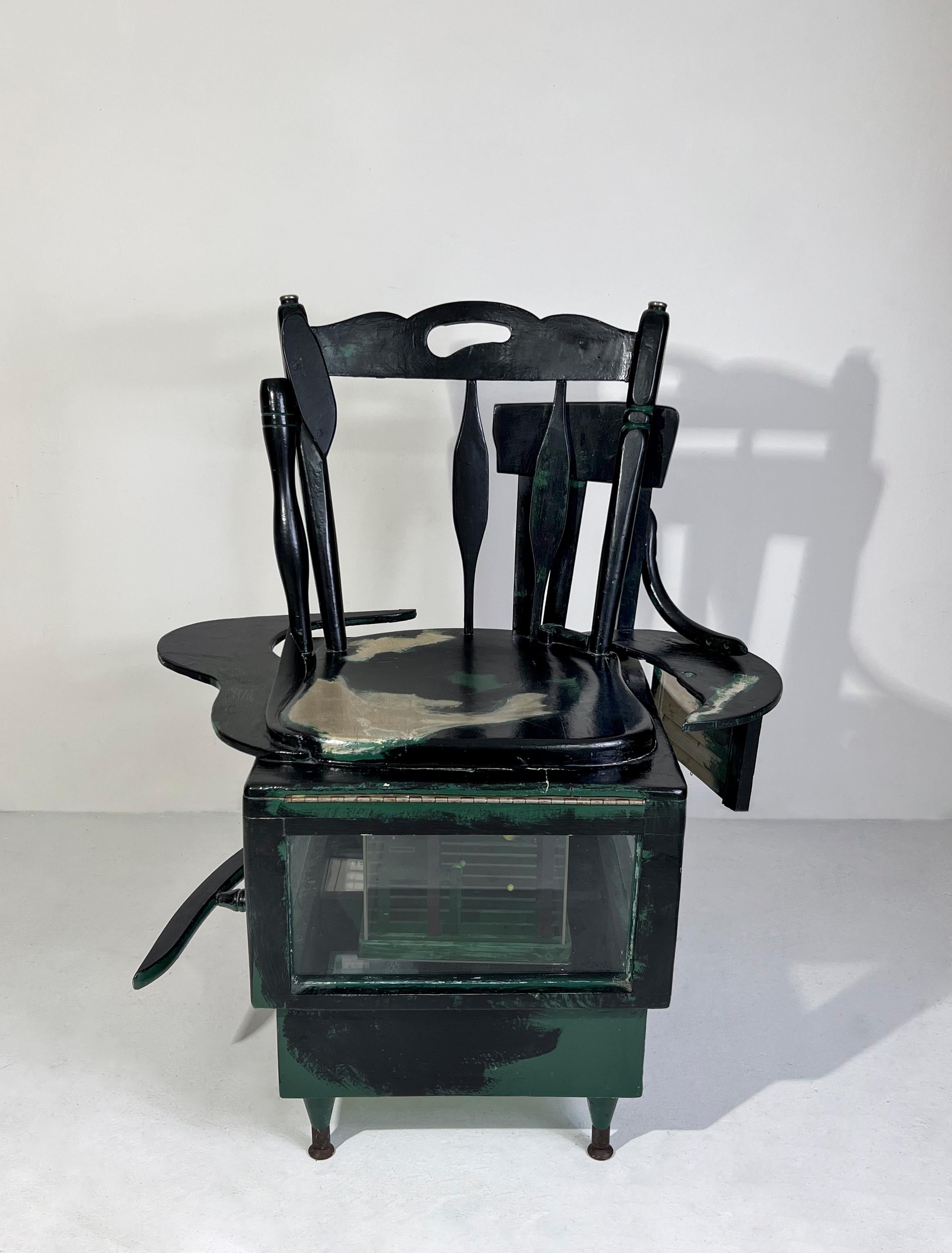Still-Life Sculpture Linda Stein - Chaise contemporaine américaine Feminist Black Green Sculpture - Open 
Lift Out 65