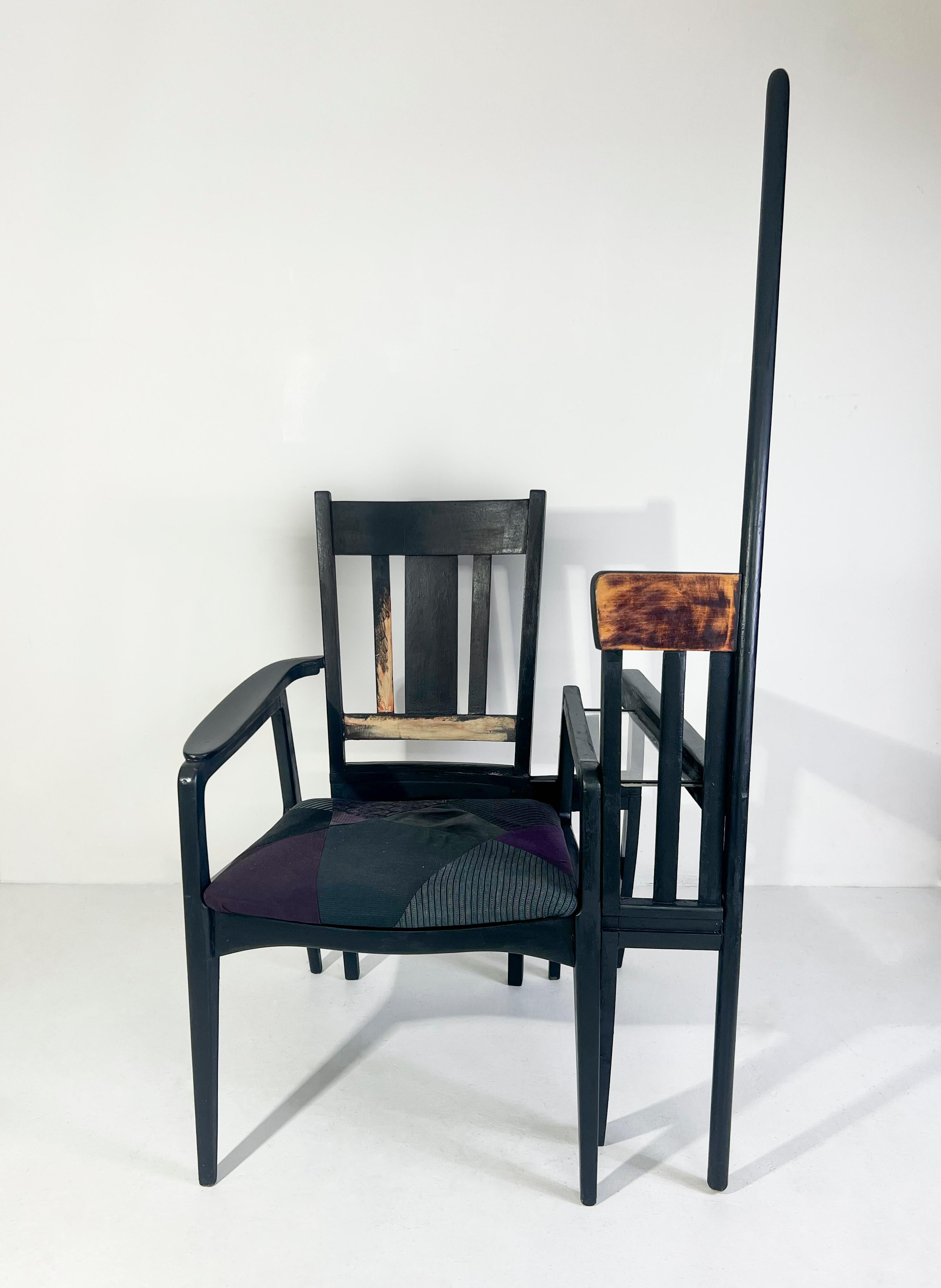 Chaise contemporaine féministe américaine Noir Pourpre Gris Sculpture - Bowed Pole 66