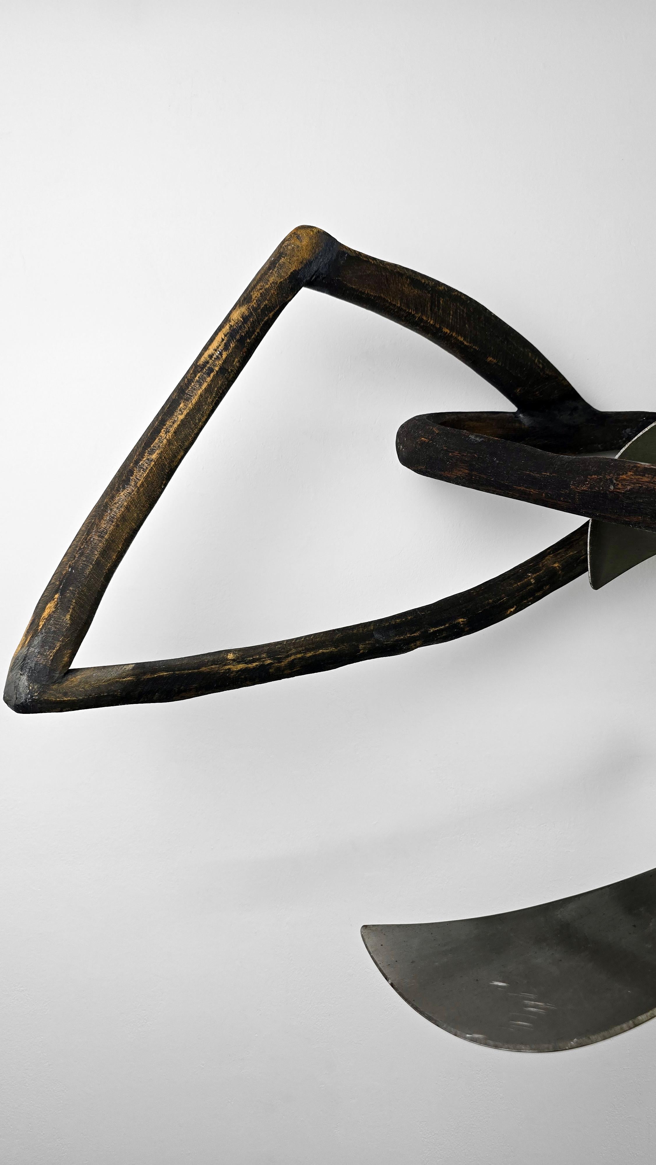 Blades 197 - Scultura da parete a tecnica mista in metallo e legno per musei d'arte contemporanea - Sculpture di Linda Stein