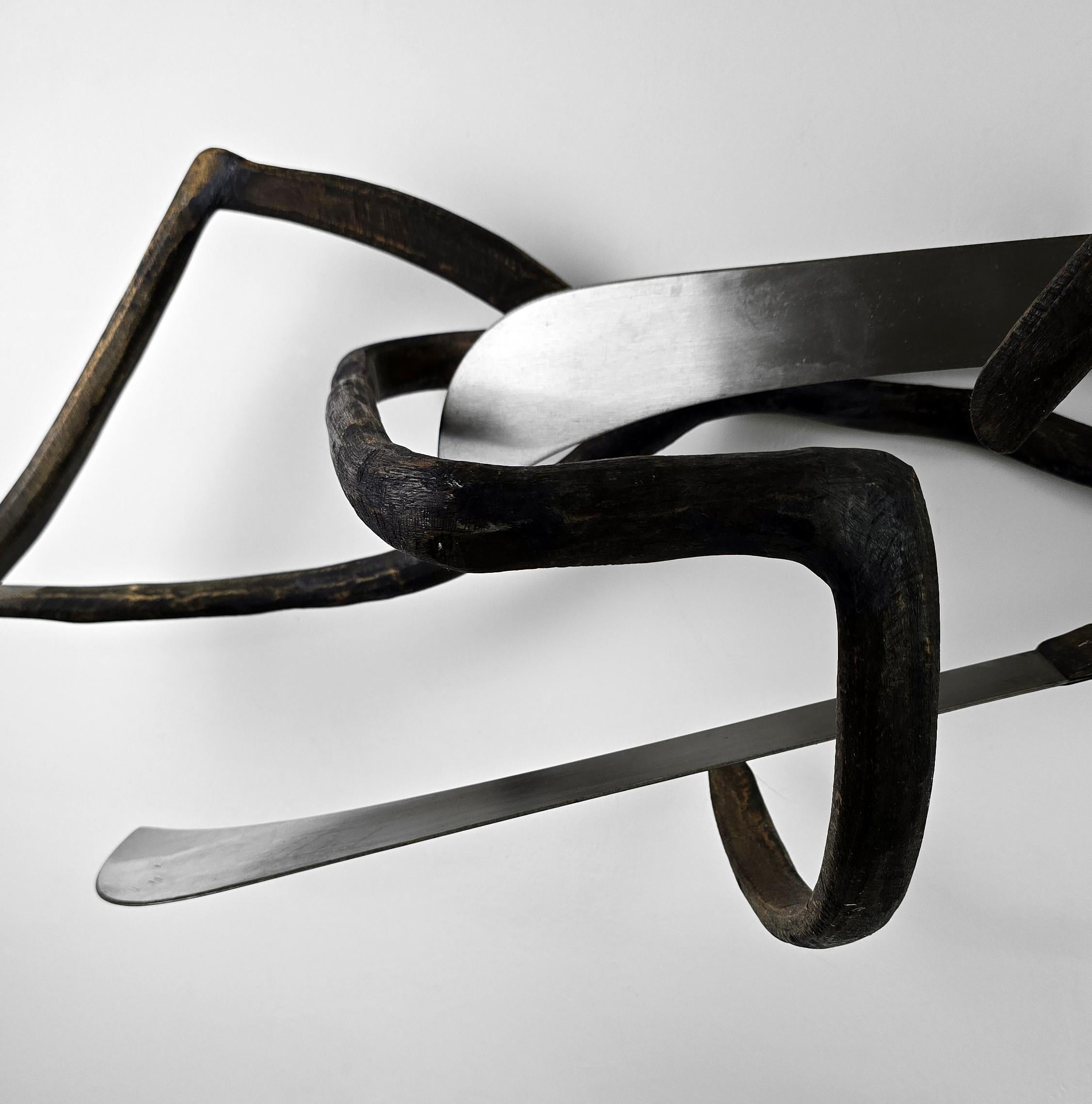 Blades 197 - Scultura da parete a tecnica mista in metallo e legno per musei d'arte contemporanea - Sculpture Contemporaneo di Linda Stein