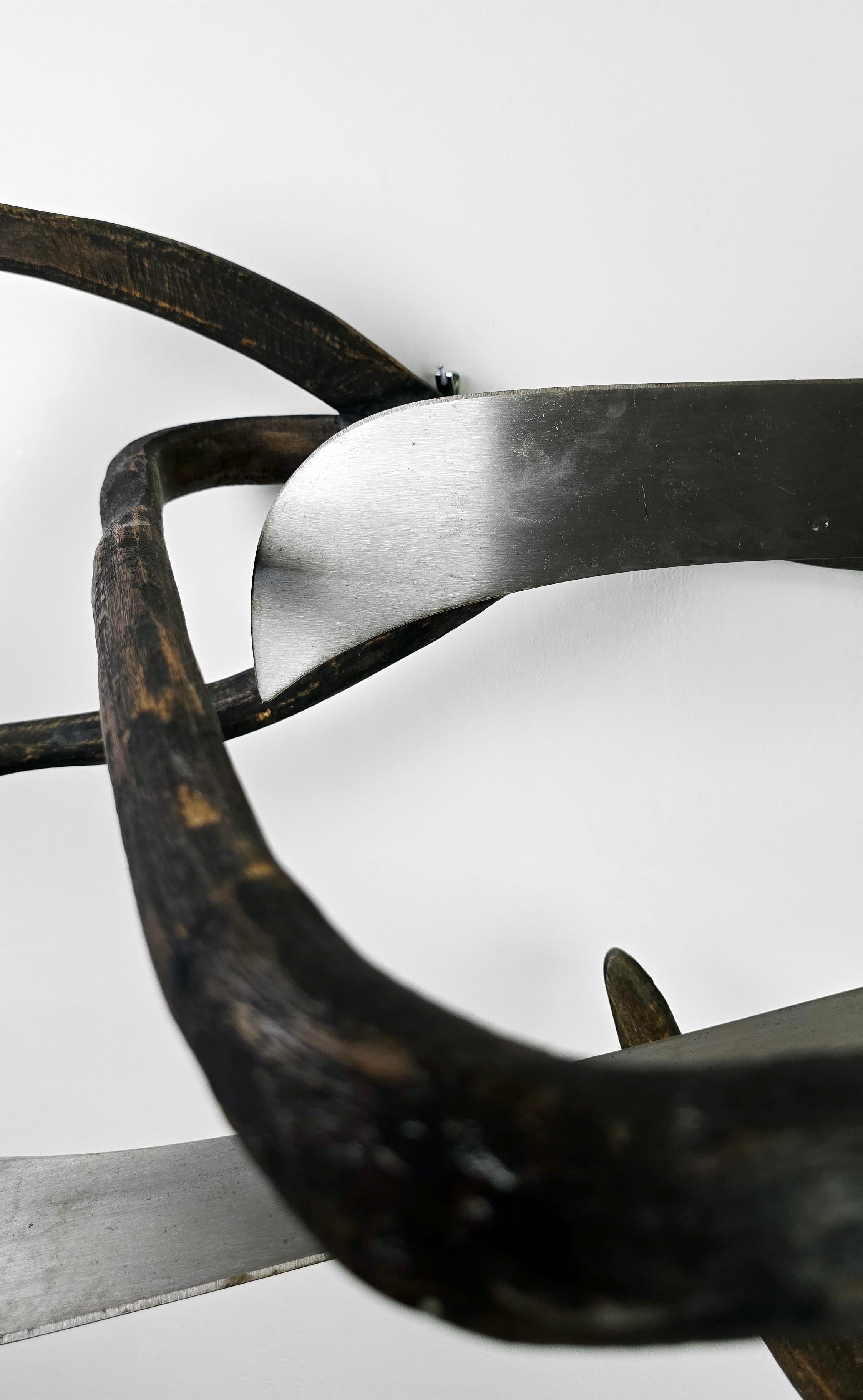 Blades 197 - Scultura da parete a tecnica mista in metallo e legno per musei d'arte contemporanea - Abstract Sculpture Marrone di Linda Stein