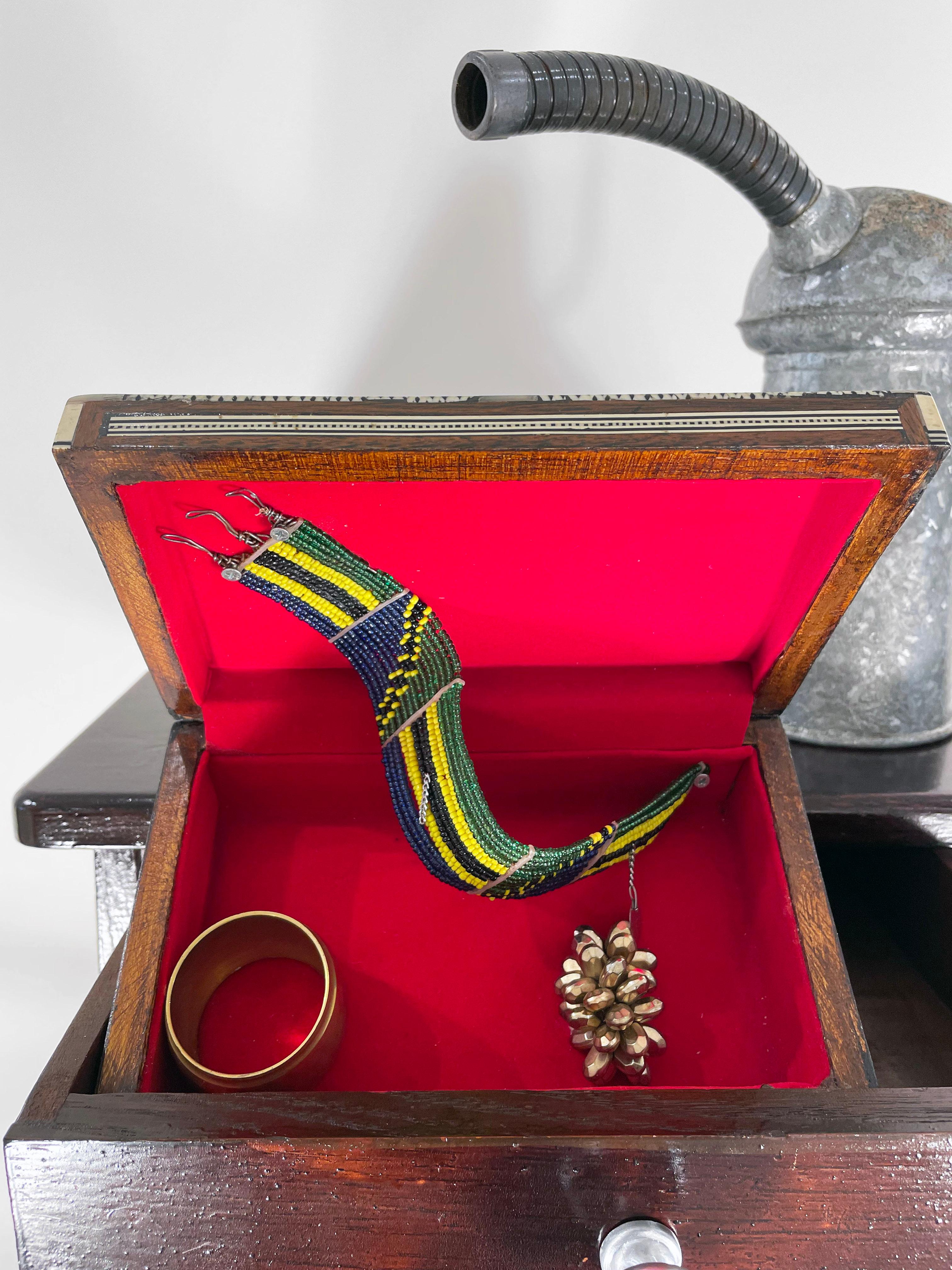 Arte Contemporáneo Técnica Mixta Escultura Gabinete Wunderkammer - Recordatorios 1167 en venta 2