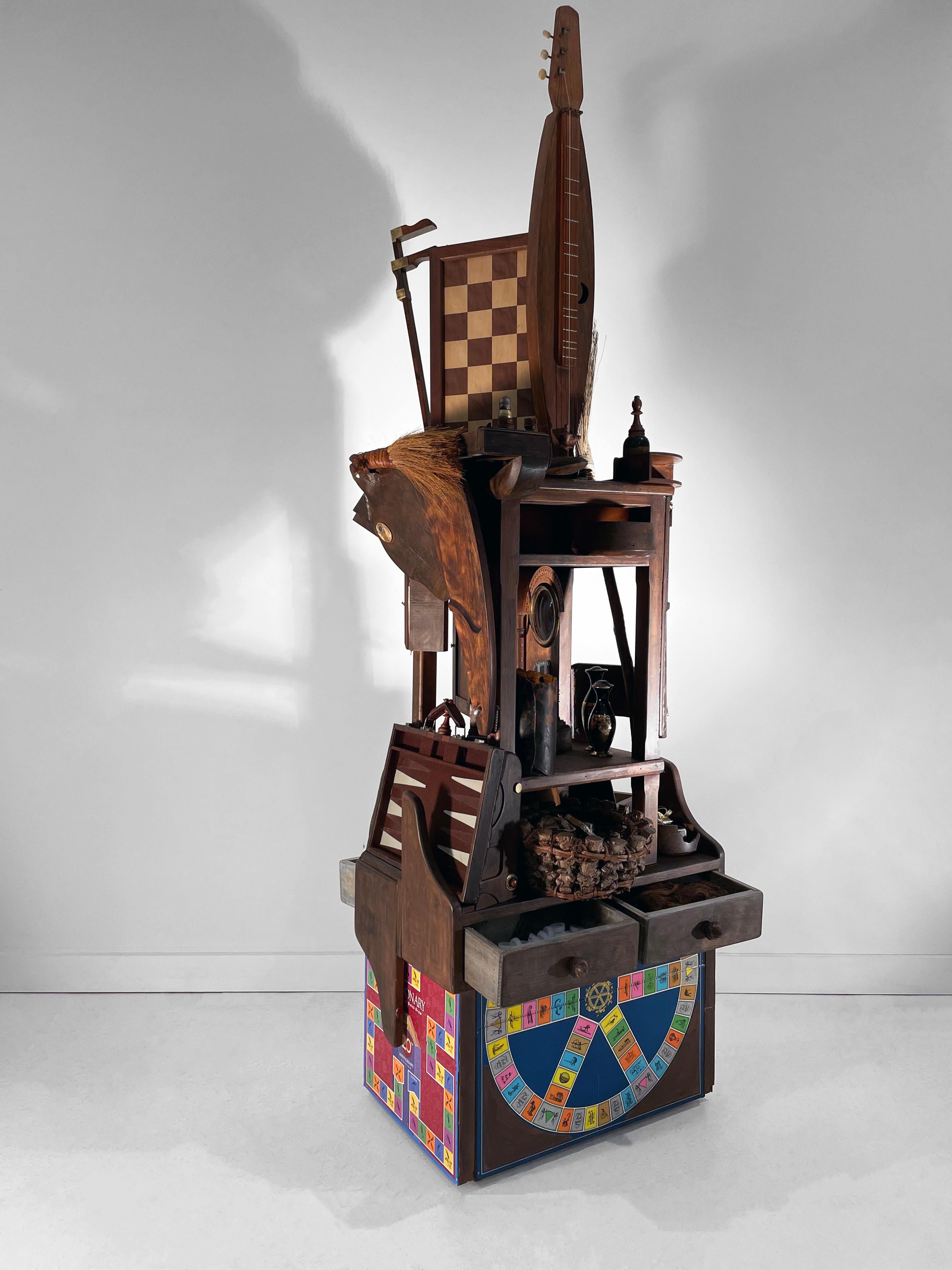 Linda Stein, Cuando las pasiones y los pasatiempos eran posibles 1274 - Escultura de arte contemporáneo de técnica mixta Wunderkammer Cabinet

Esta obra de la serie Desplazamiento del Hogar de Linda Stein se inspira en la tradición de las
