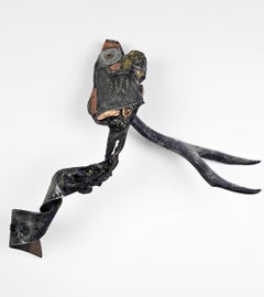 Division 233 - Scultura da parete a mediazione mista in metallo, legno, osso e pietra, arte contemporanea