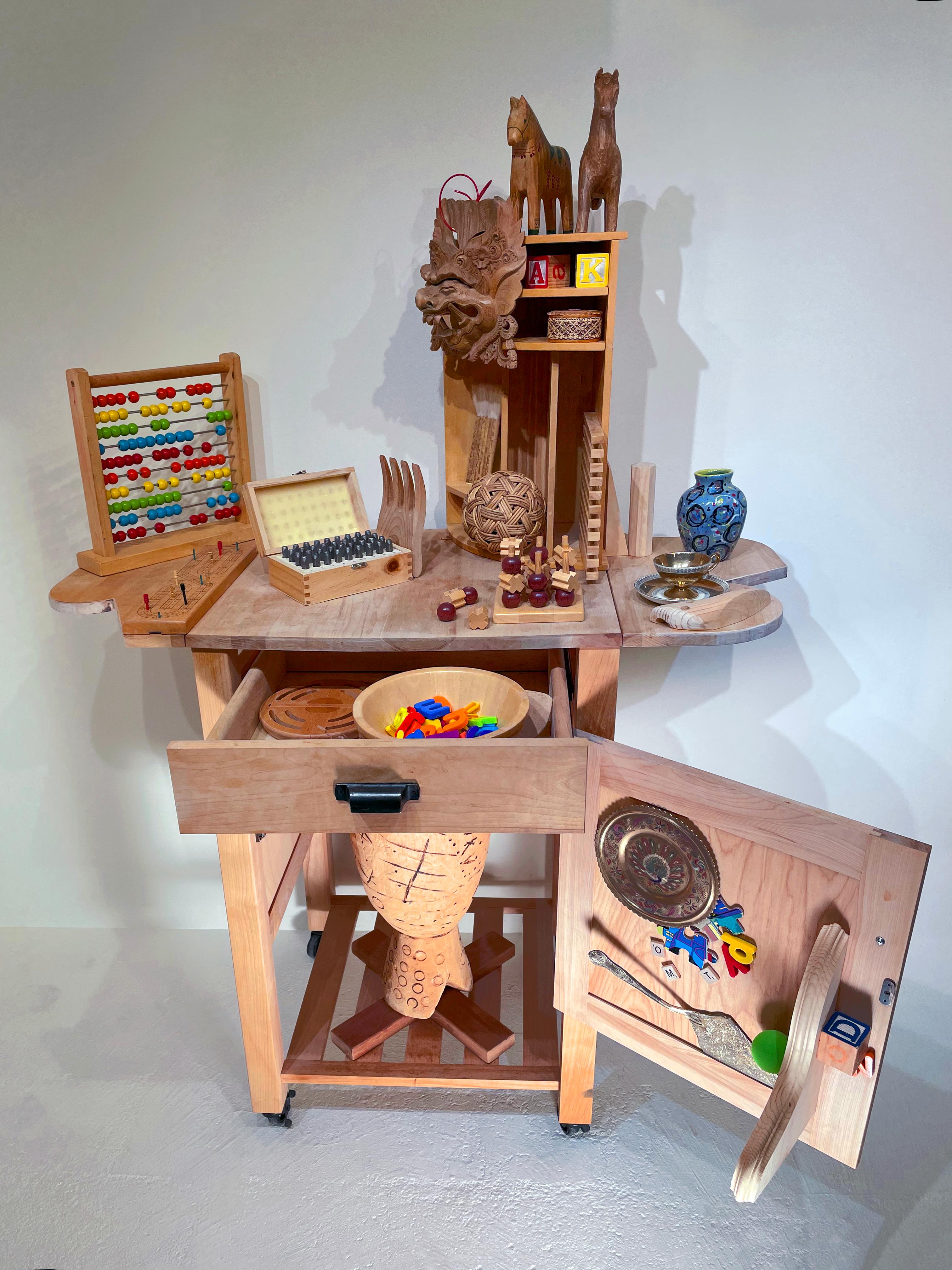 Linda Stein, Esenciales para la mudanza 1133- Escultura contemporánea de madera de técnica mixta en venta 1