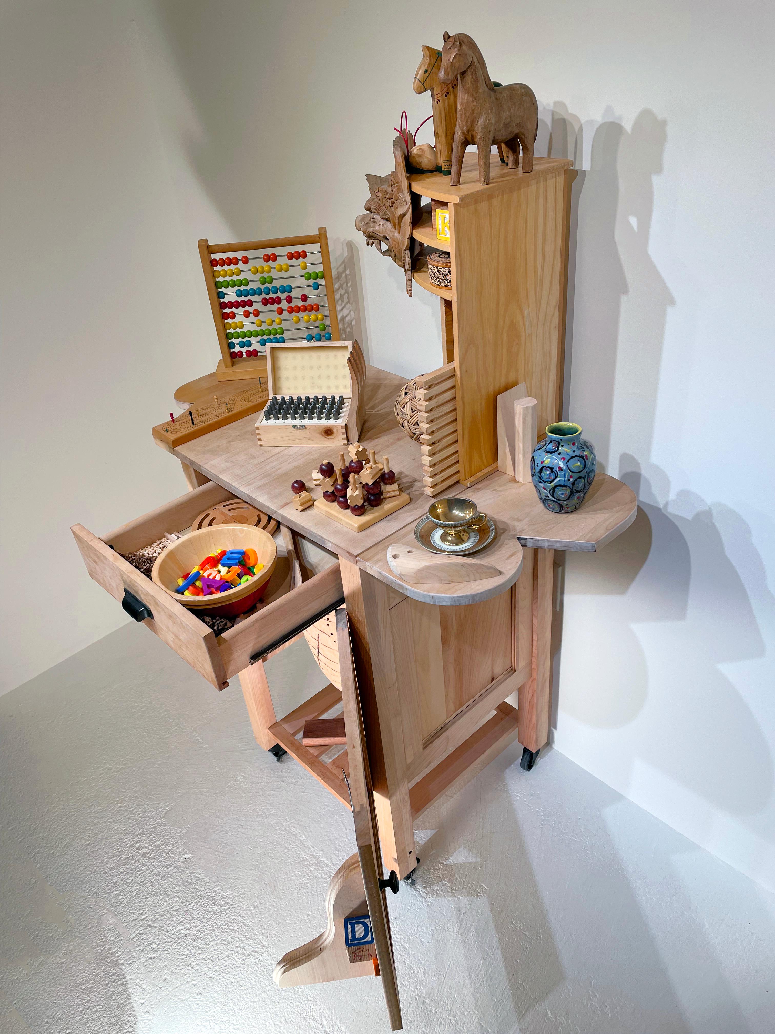 Linda Stein, Esenciales para la mudanza 1133- Escultura contemporánea de madera de técnica mixta en venta 4