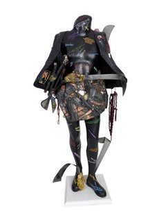 Scultura contemporanea figurativa femminista a tecnica mista Guerriera che porta la pace 1282