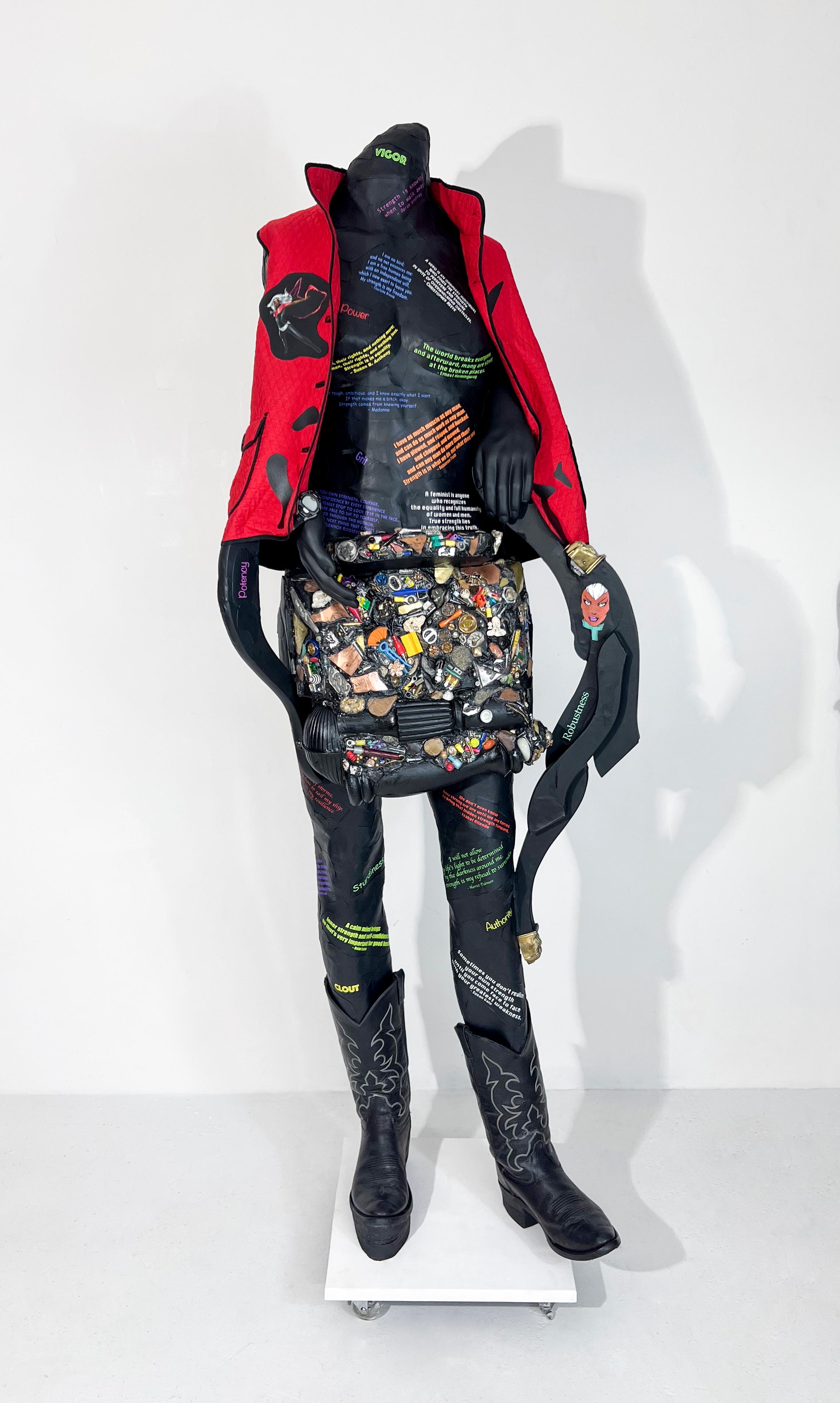 Feministische Figurative Gemischte Medien Zeitgenössische Skulptur Kriegerin, die Frieden stiftet 1284