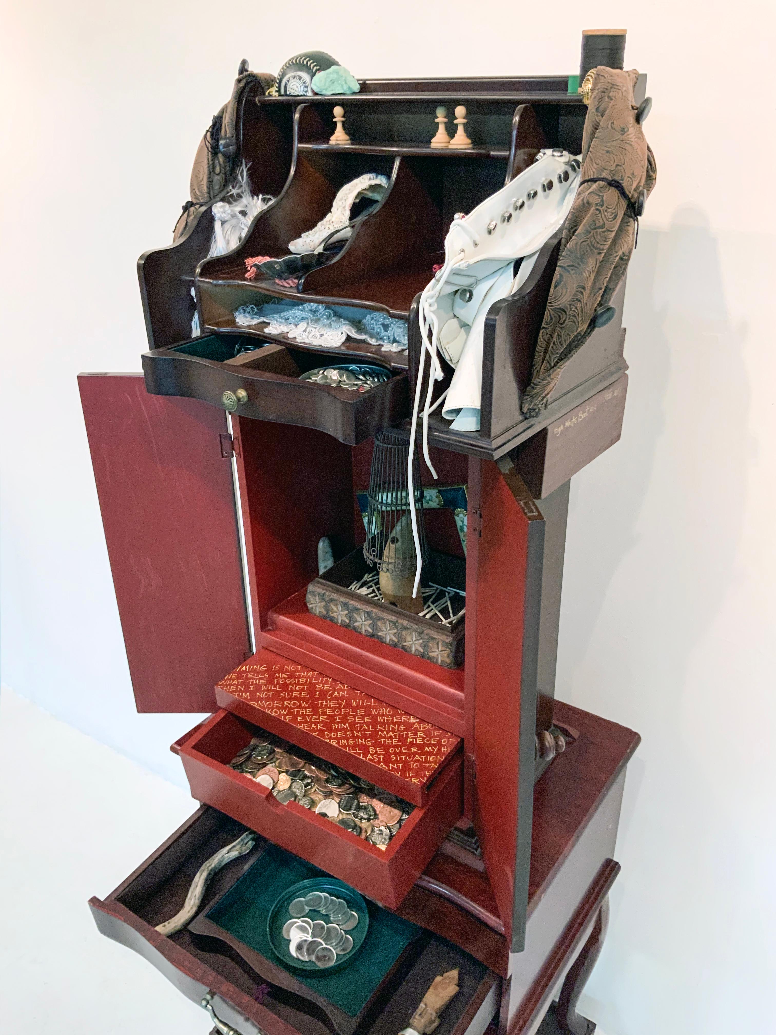 Bota Alta Blanca 922  -Escultura contemporánea Wunderkammer del Gabinete de Curiosidades - Sculpture de Linda Stein
