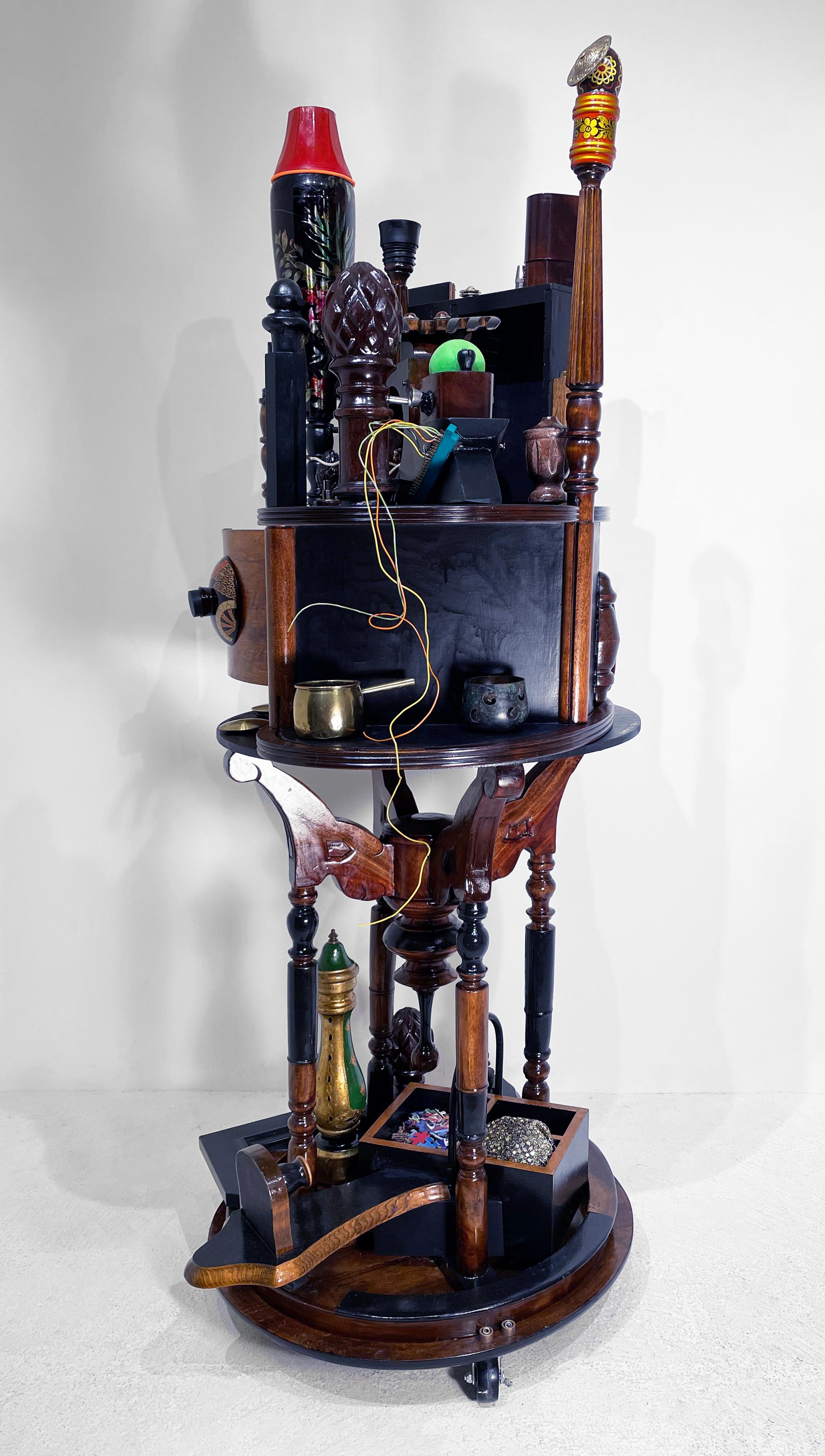Linda Stein, Favoritos 1232 - Arte contemporáneo Escultura de ensamblaje de técnica mixta en venta 2