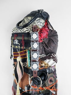 Linda Stein, Flirtation 1236 – Zeitgenössische Wandskulptur aus Stoff und Metall