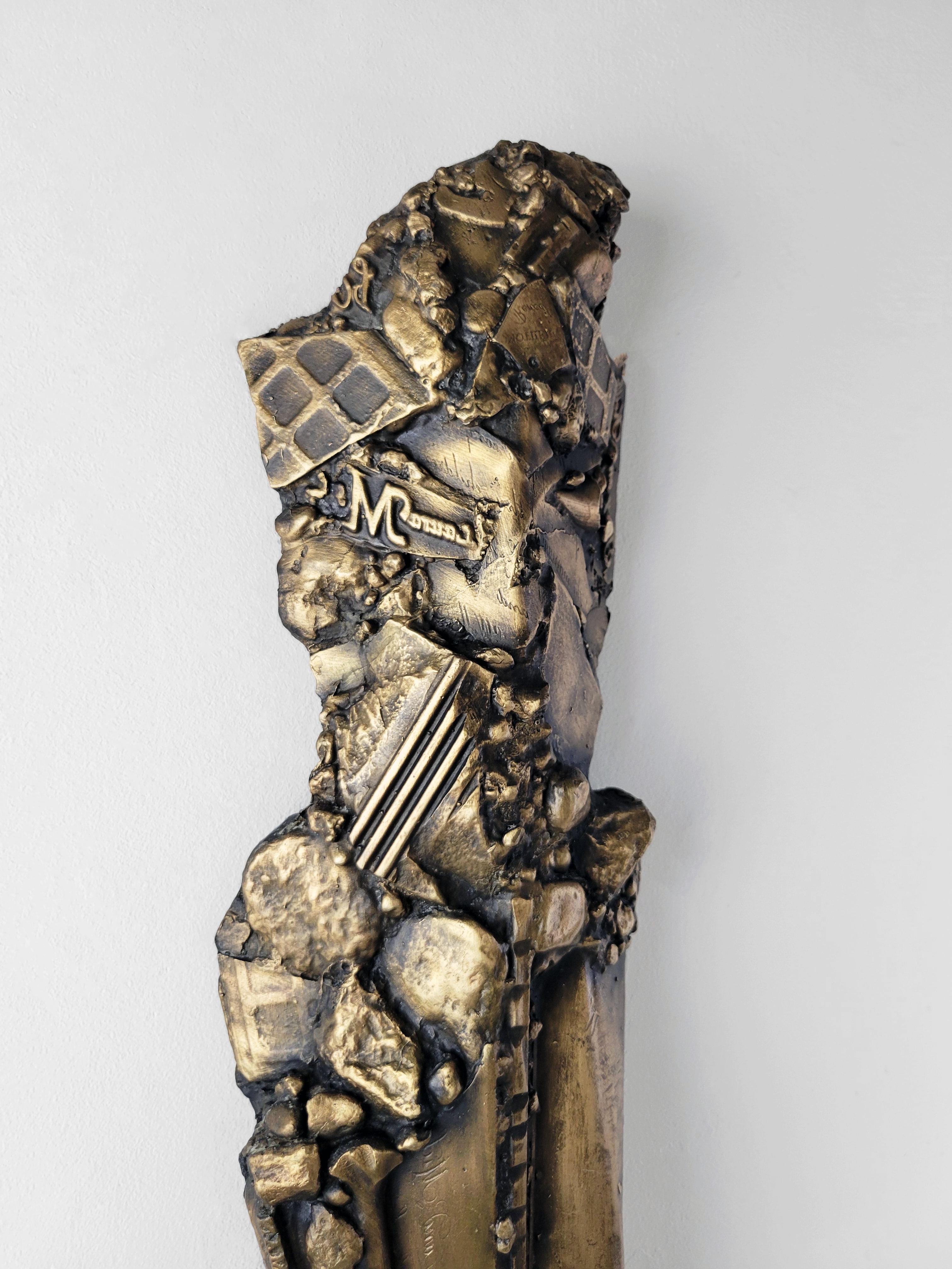 Linda Stein, Cavaliere emerso 641 - Scultura da parete in bronzo di arte contemporanea in vendita 5