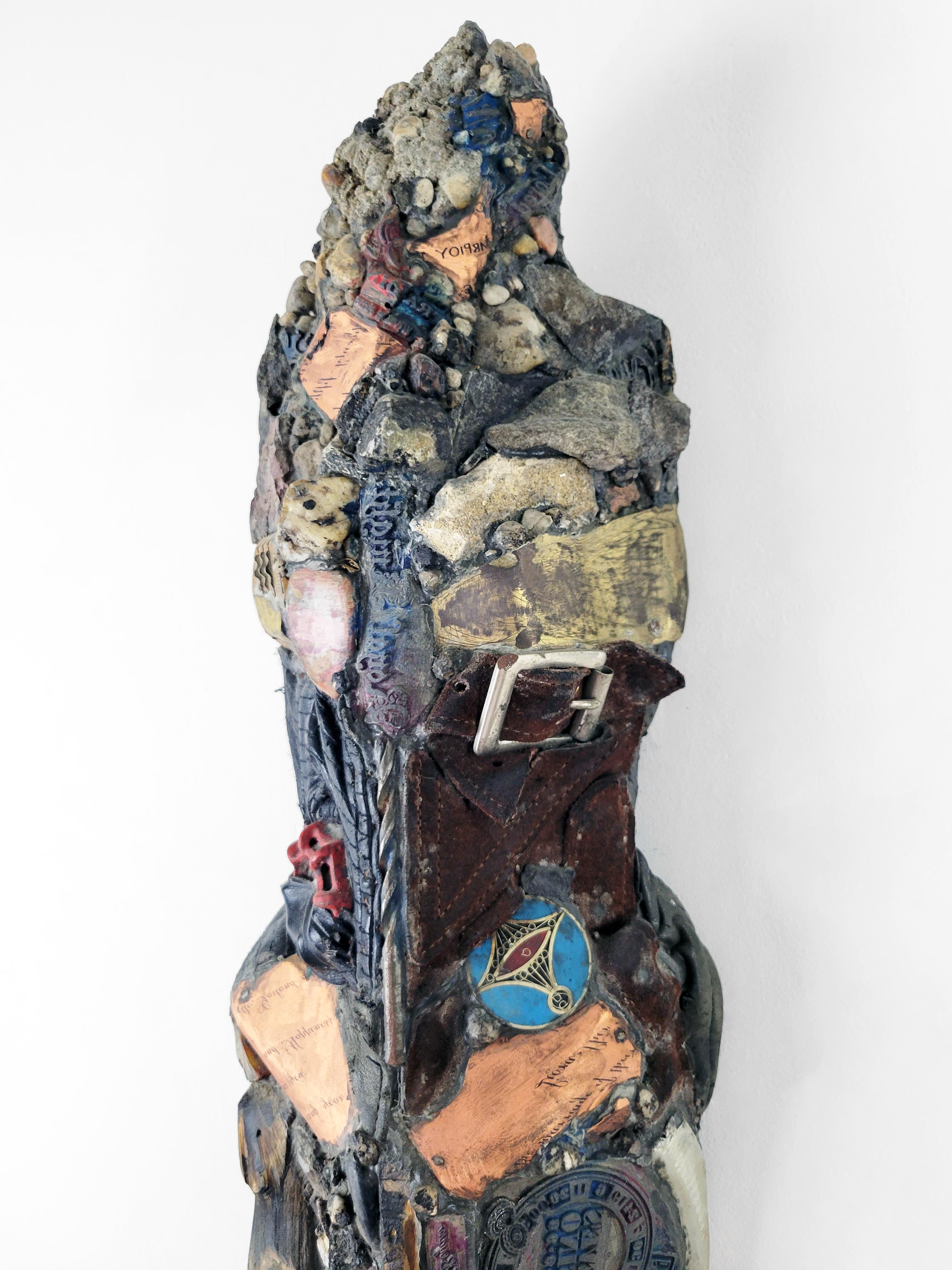 Linda Stein, Chevalier de la serrure 554, sculpture contemporaine en métal mélangé en vente 2
