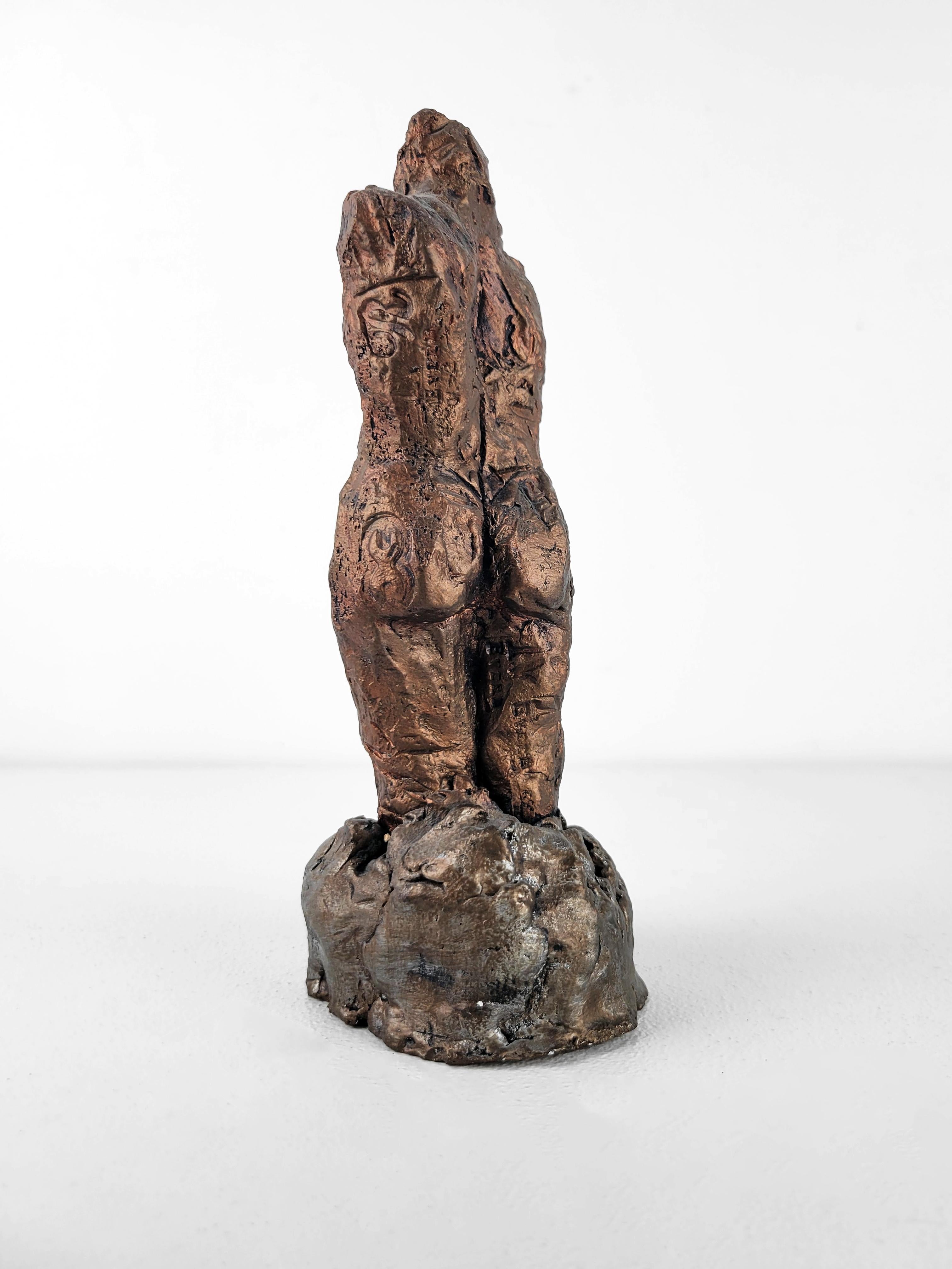 Linda Stein, Ritter des Berges 657 – zeitgenössische Metallic-Keramik-Skulptur im Angebot 2