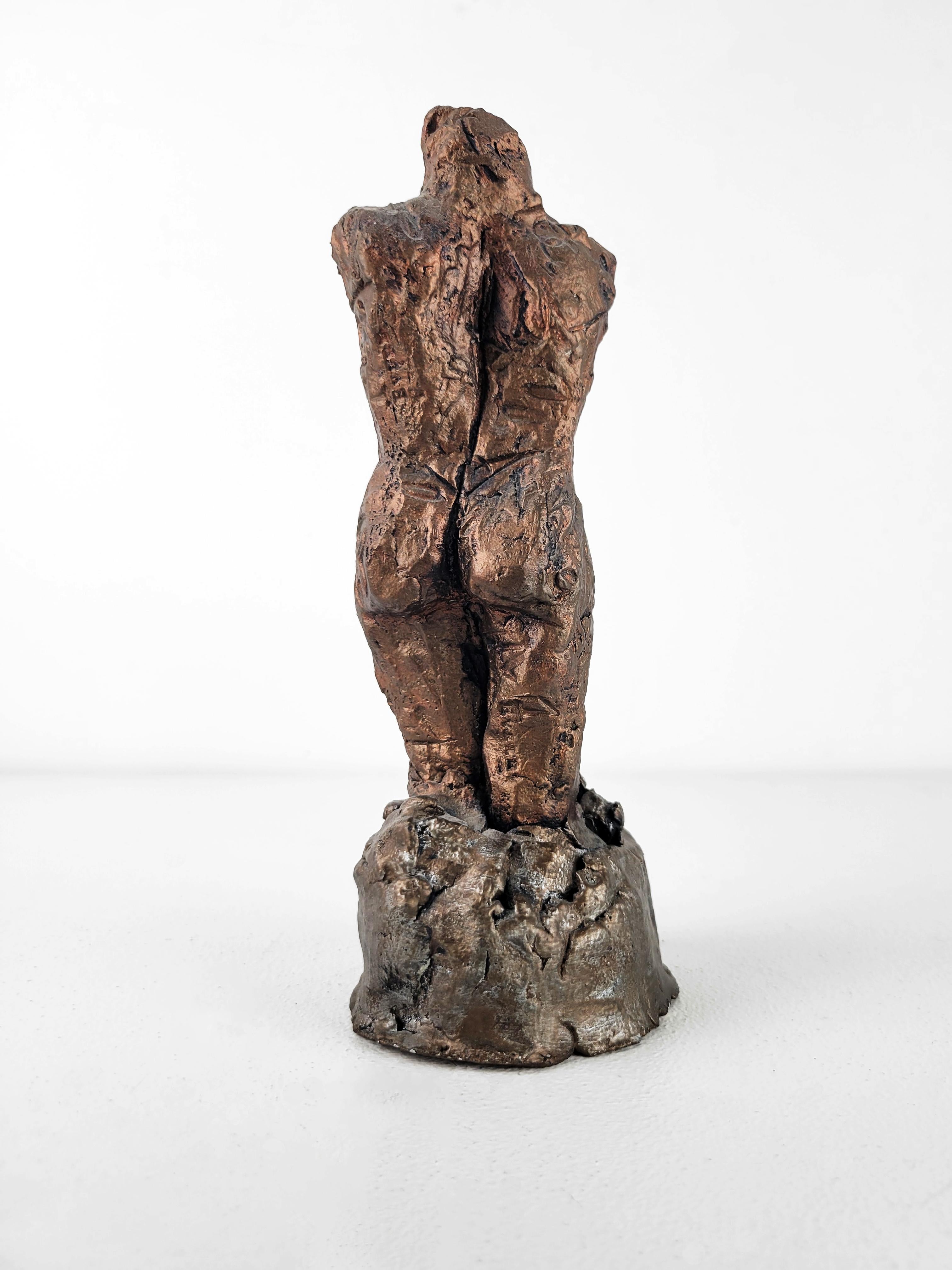 Linda Stein, Ritter des Berges 657 – zeitgenössische Metallic-Keramik-Skulptur im Angebot 3