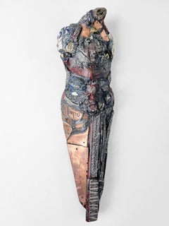 Linda Stein, Knight Spirit 555 – zeitgenössische Mixed Media-Skulptur aus Metallstein