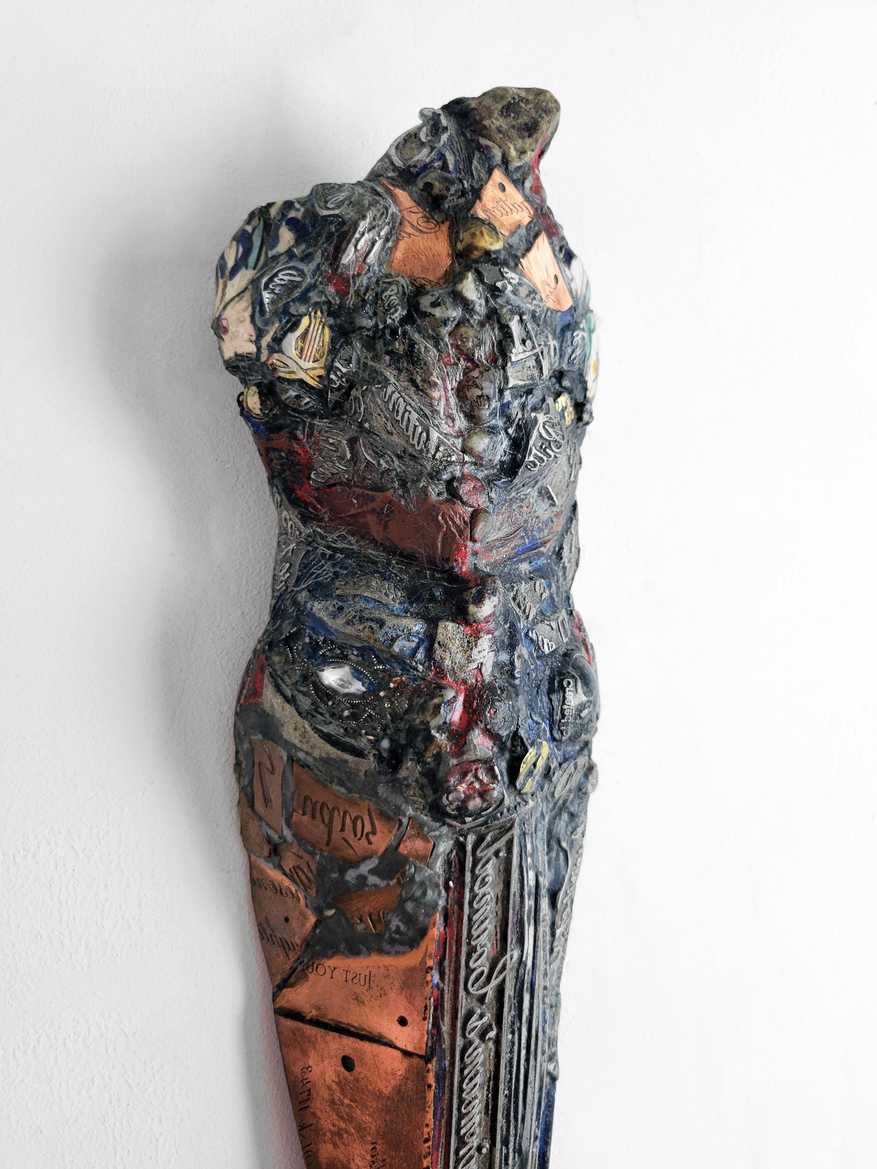 Linda Stein, Knight Spirit 555 – zeitgenössische Mixed Media-Skulptur aus Metallstein im Angebot 2