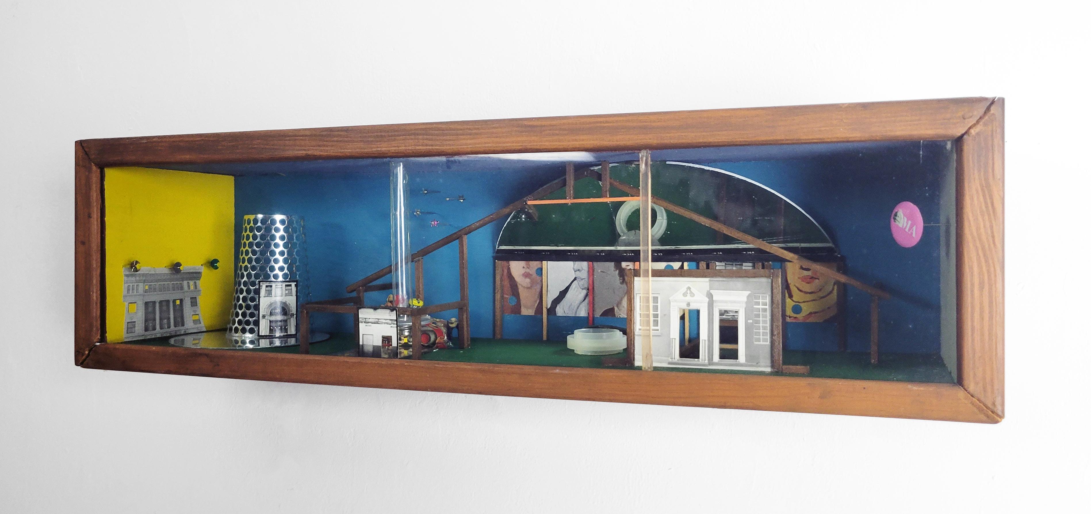 Linda Stein, Starting from Canal Street 008 - Collage-Wandskulptur mit gemischten Medien im Angebot 1